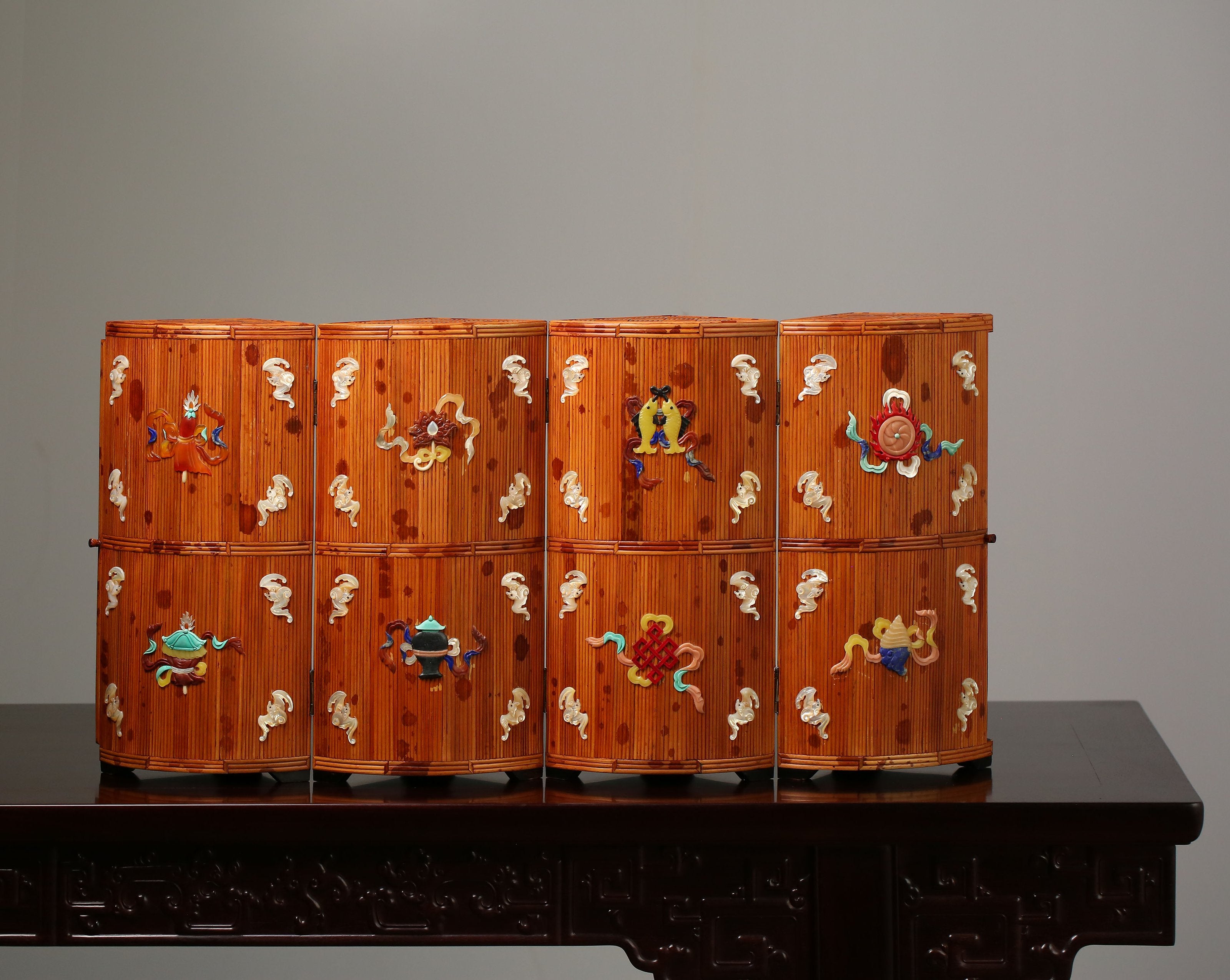 Xiangfei bamboo inlaid table with multi-treasure cabinet