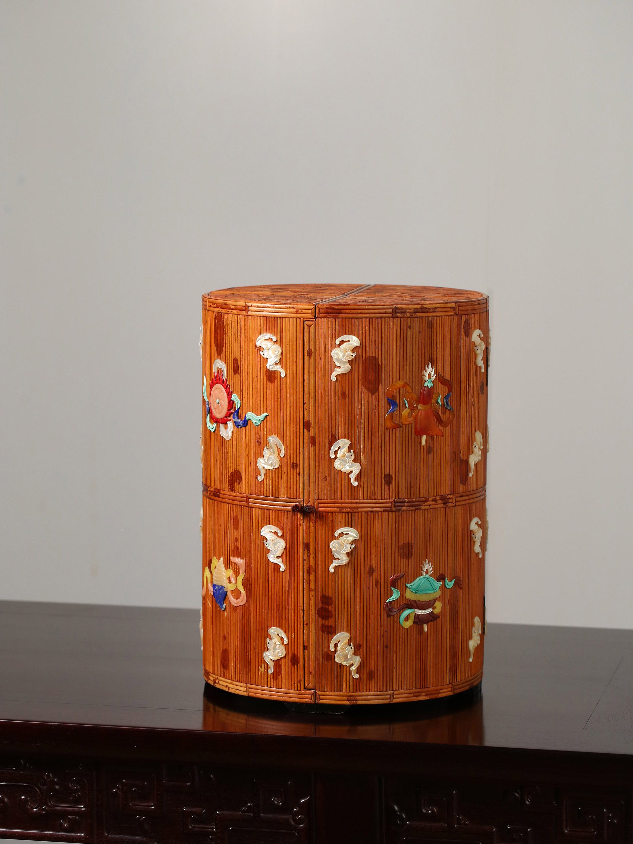 Xiangfei bamboo inlaid table with multi-treasure cabinet