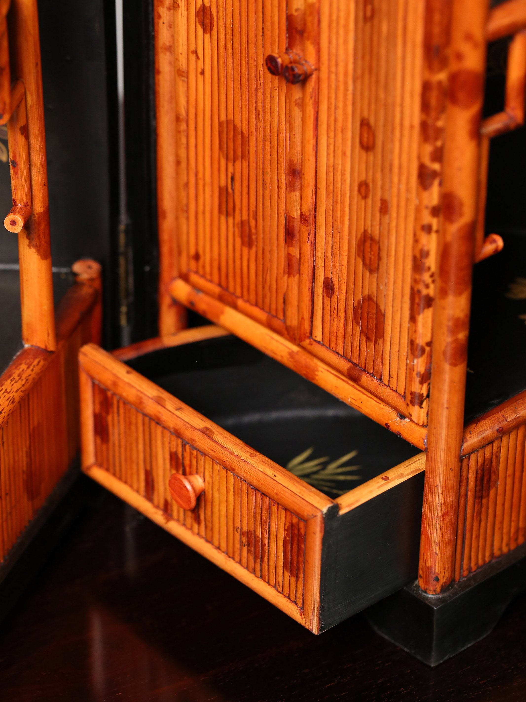 Xiangfei bamboo inlaid table with multi-treasure cabinet