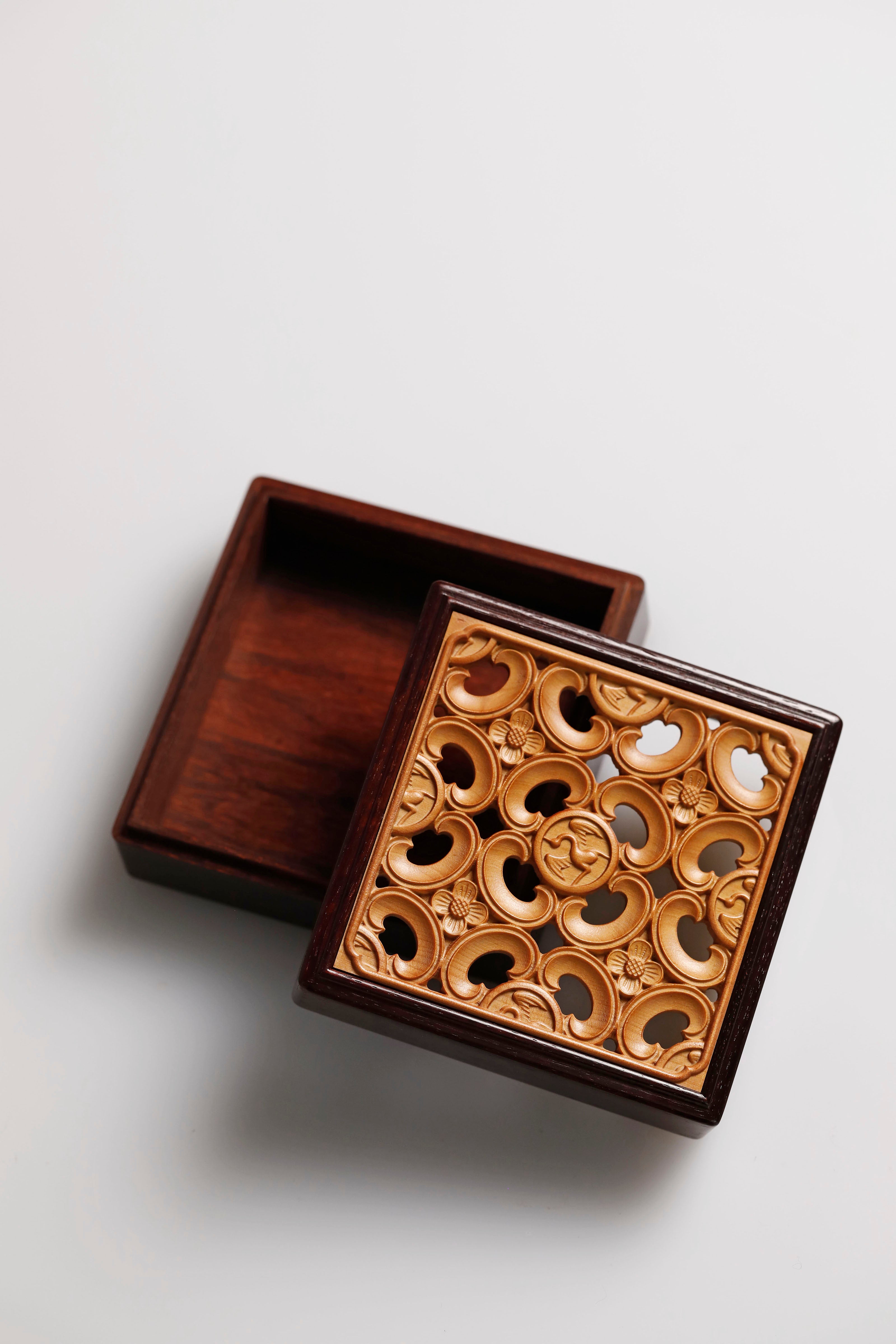 Purple sandalwood openwork incense box