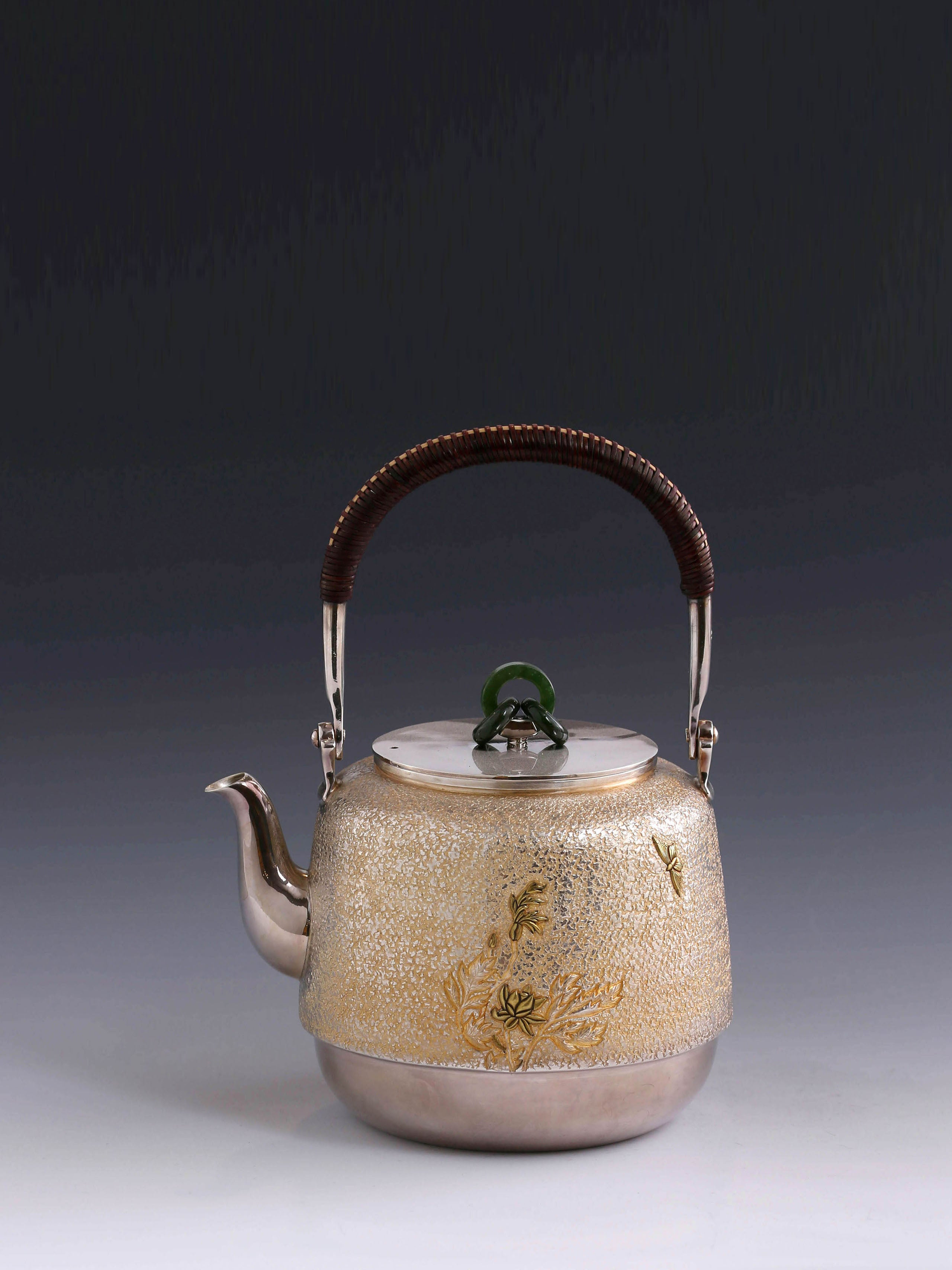 Silver ewer inlaid with peony bell shape