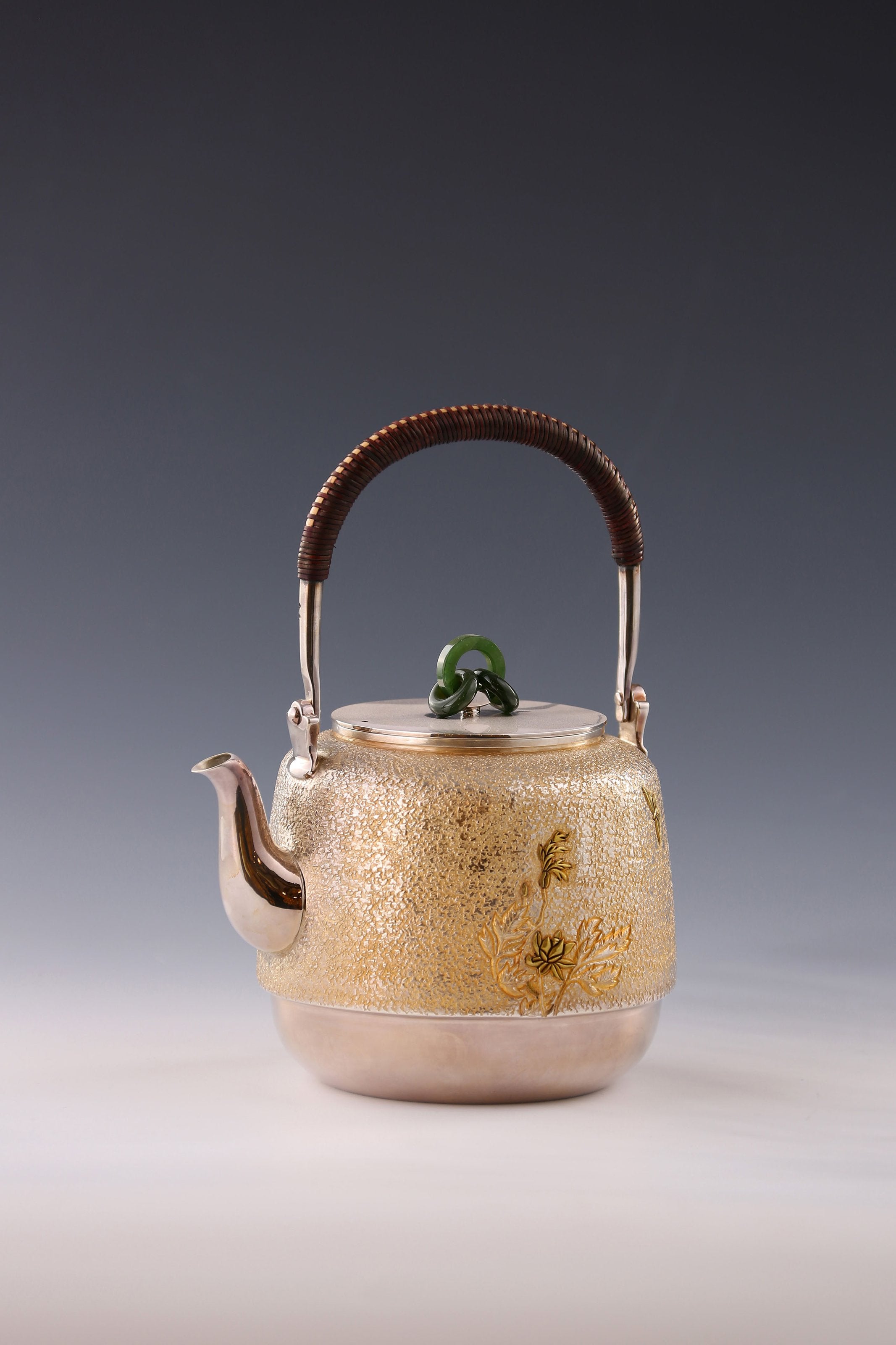 Silver ewer inlaid with peony bell shape