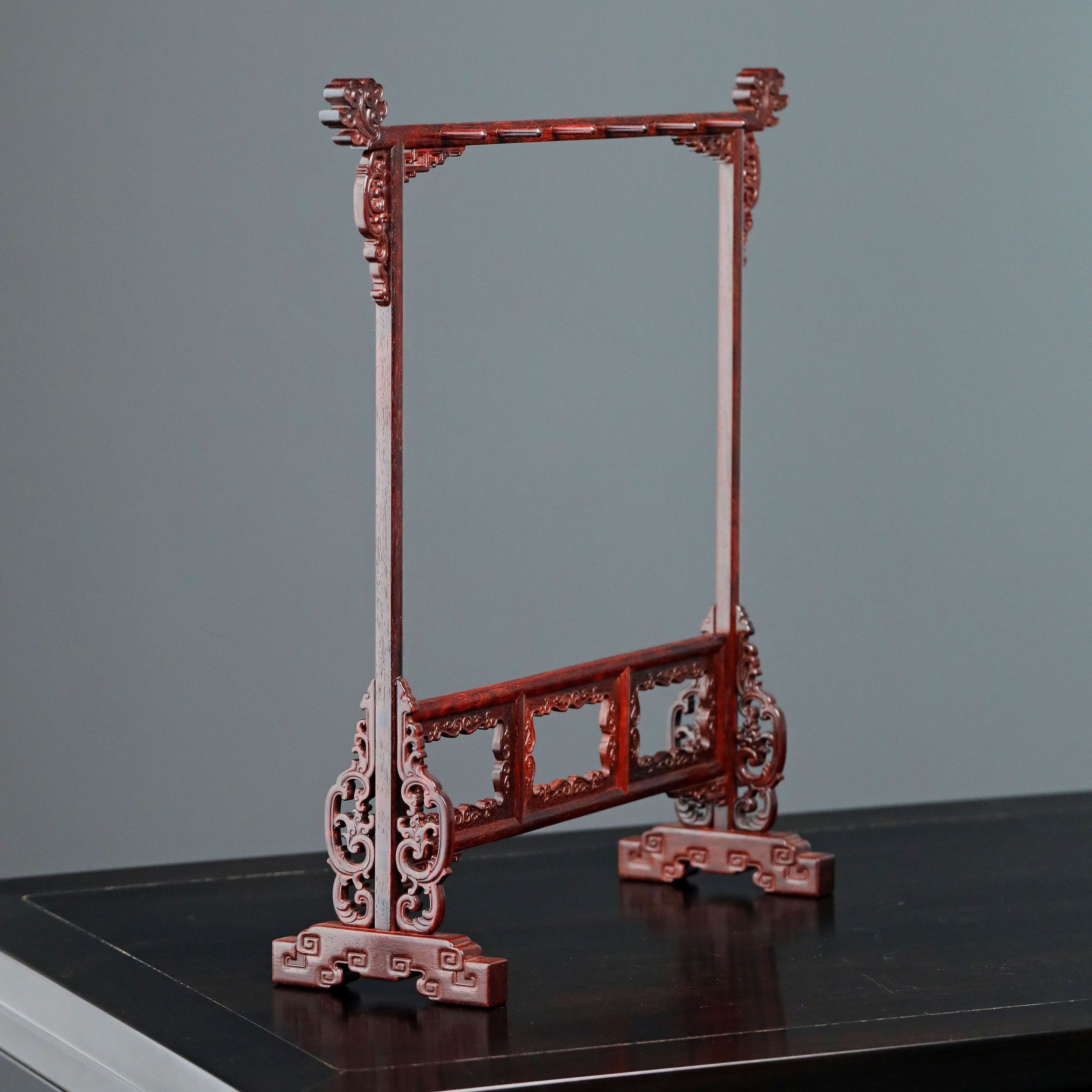 Small-leaf sandalwood pen holder with auspicious cloud pattern