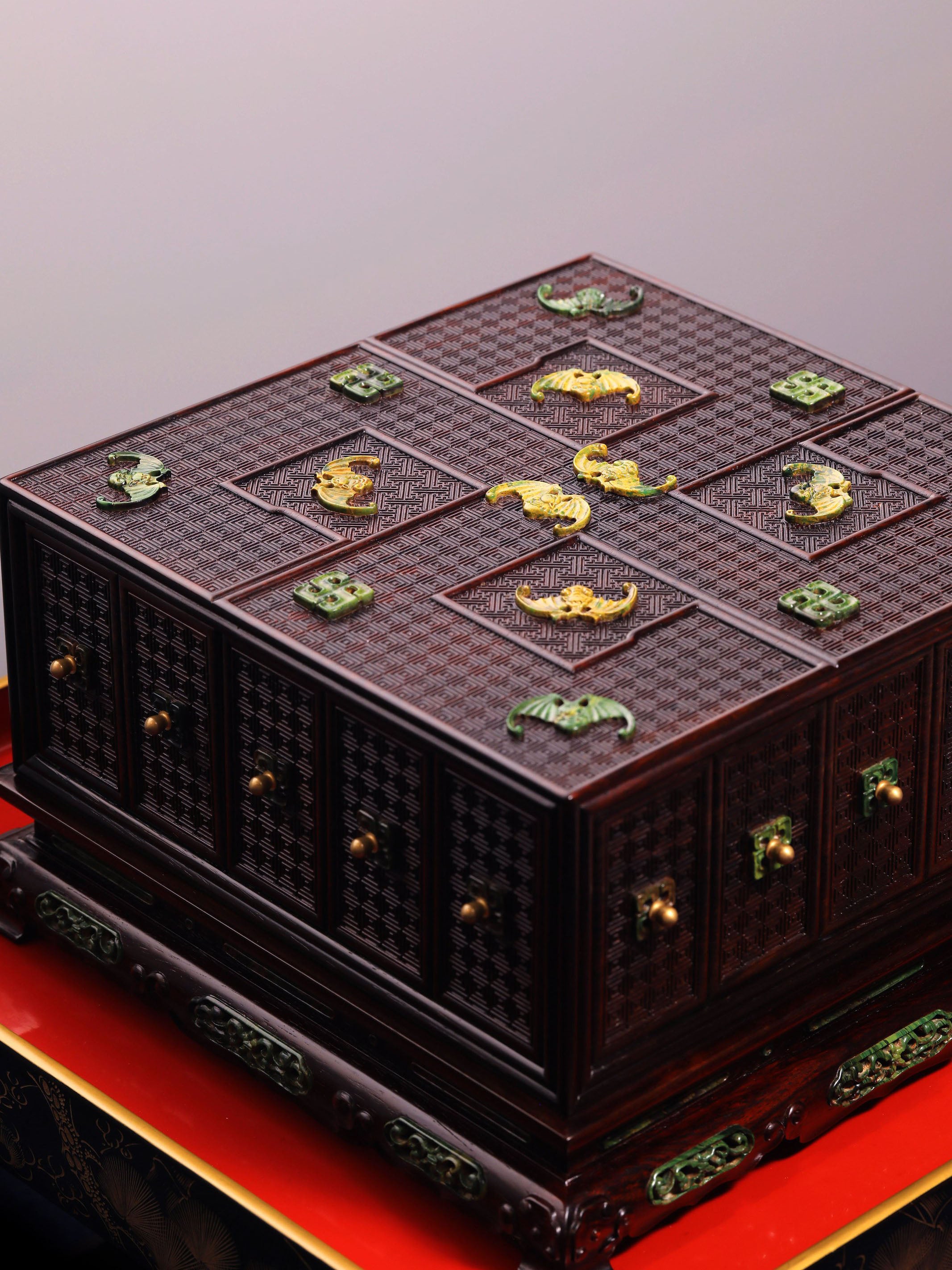 Grand Elegant Hall Treasure Box with Swastika Pattern, Blessed with Abundant Blessings, Made of Rosewood and Inlaid with Jade, Qianlong Period