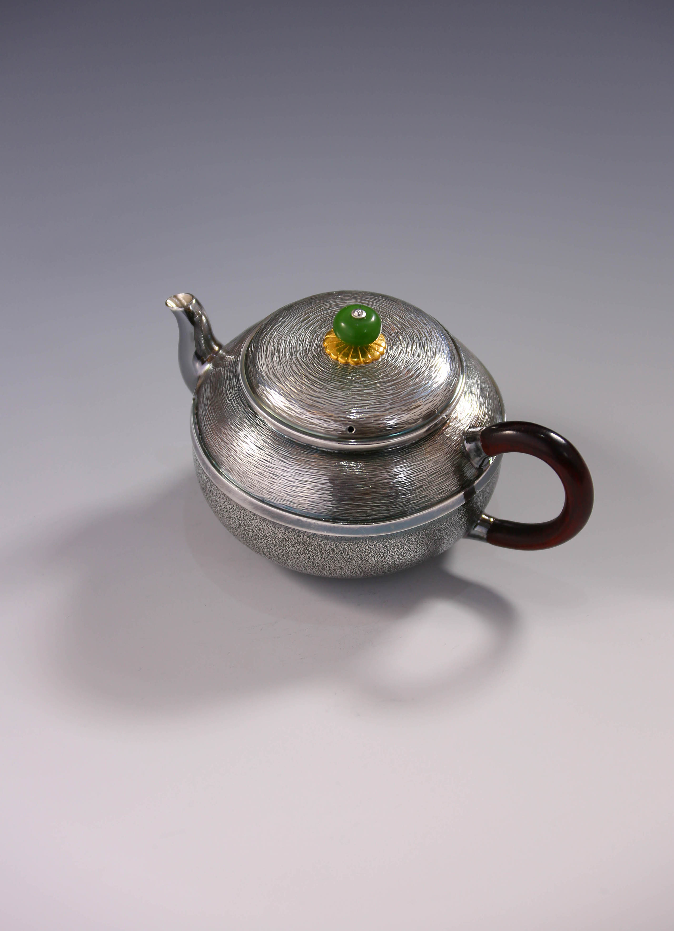 Linear small teapot