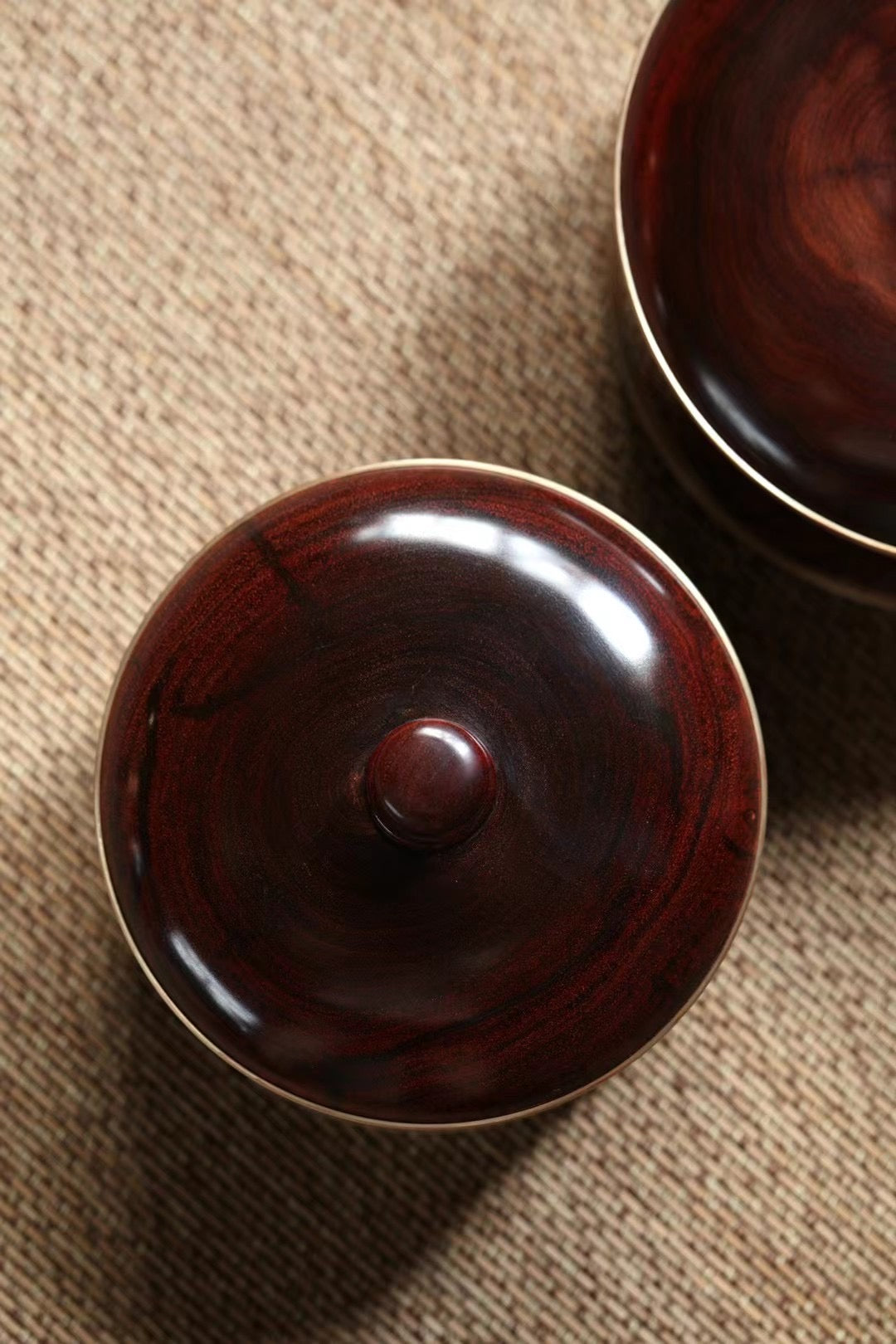 Small-leaf sandalwood tea storage