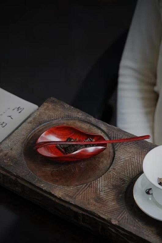 Small-leaf sandalwood tea buds