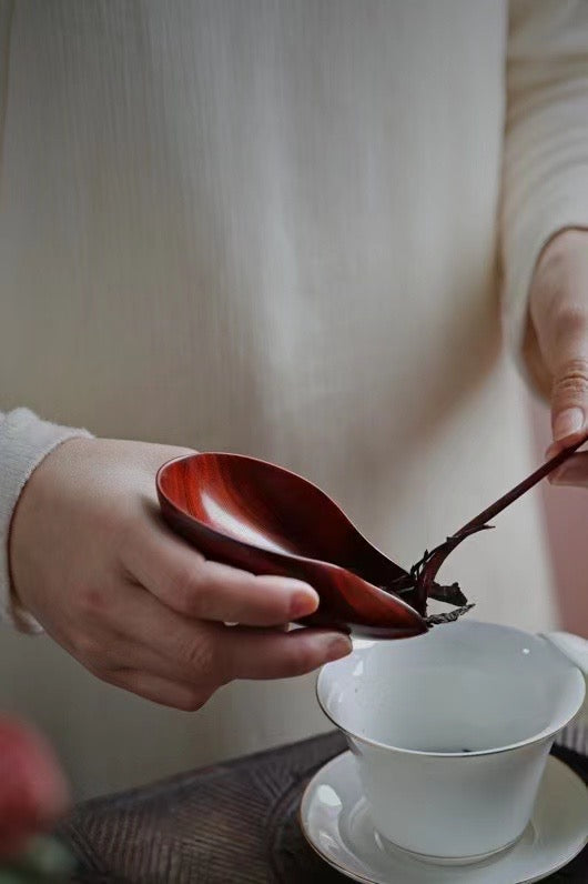 Small-leaf sandalwood tea buds