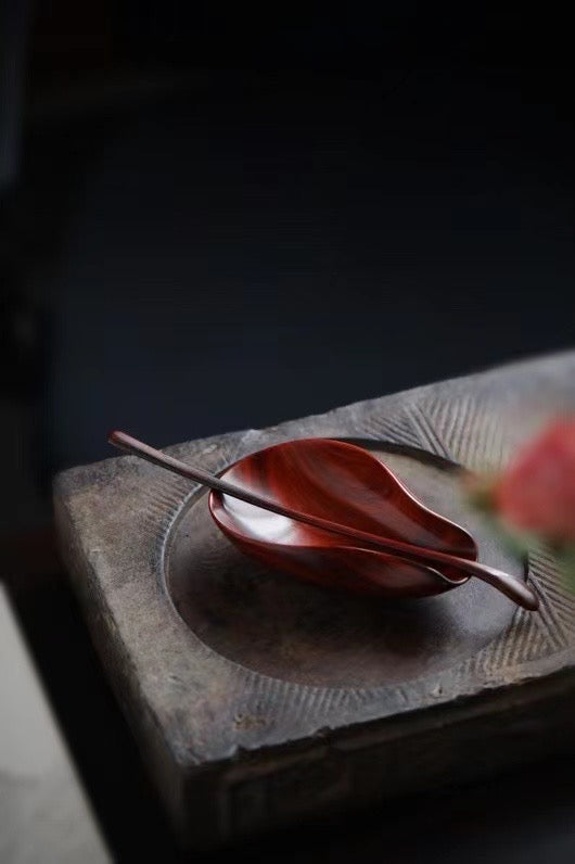 Small-leaf sandalwood tea buds