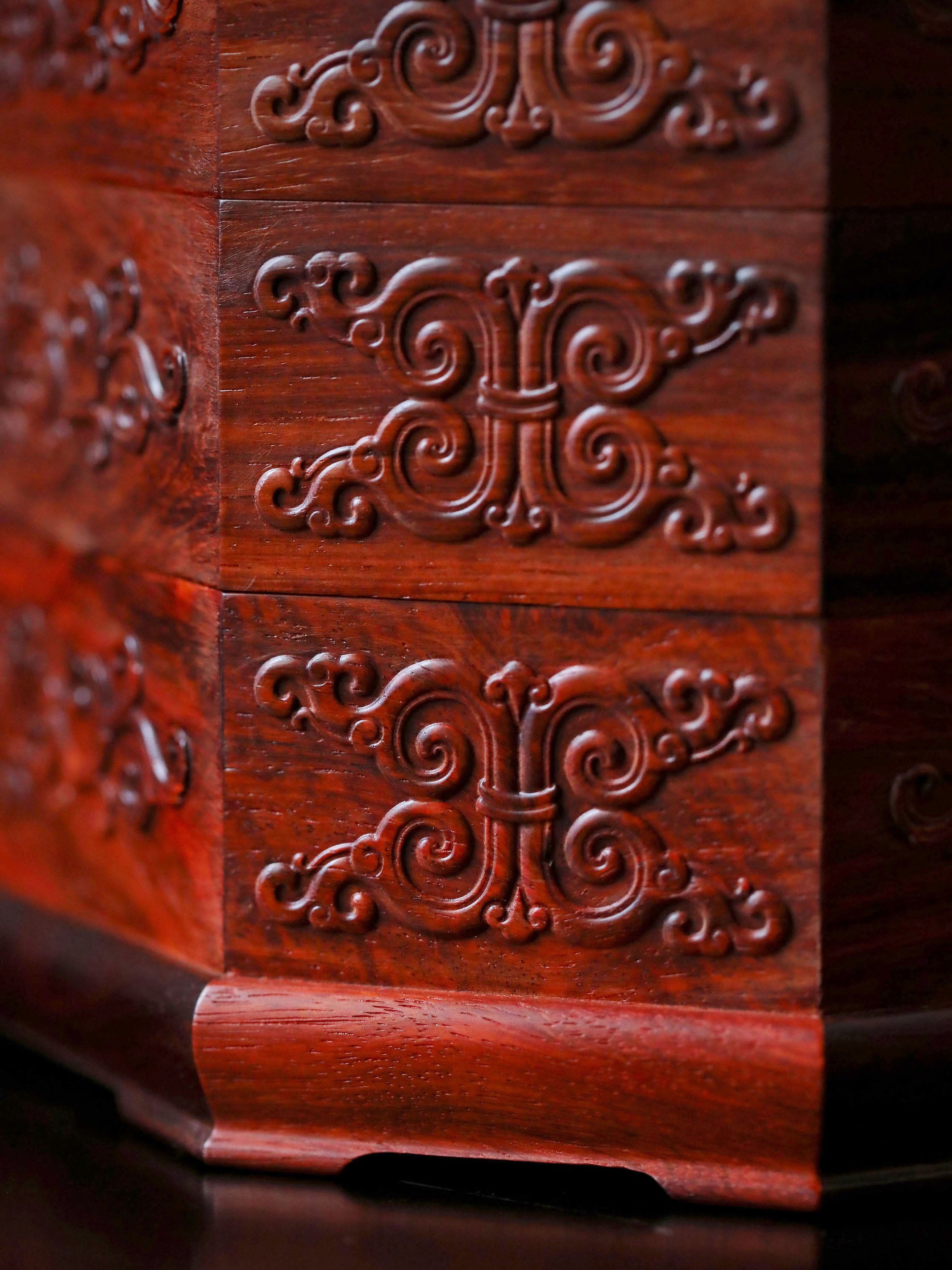 Three-layered octagonal tea box made of small-leaf sandalwood