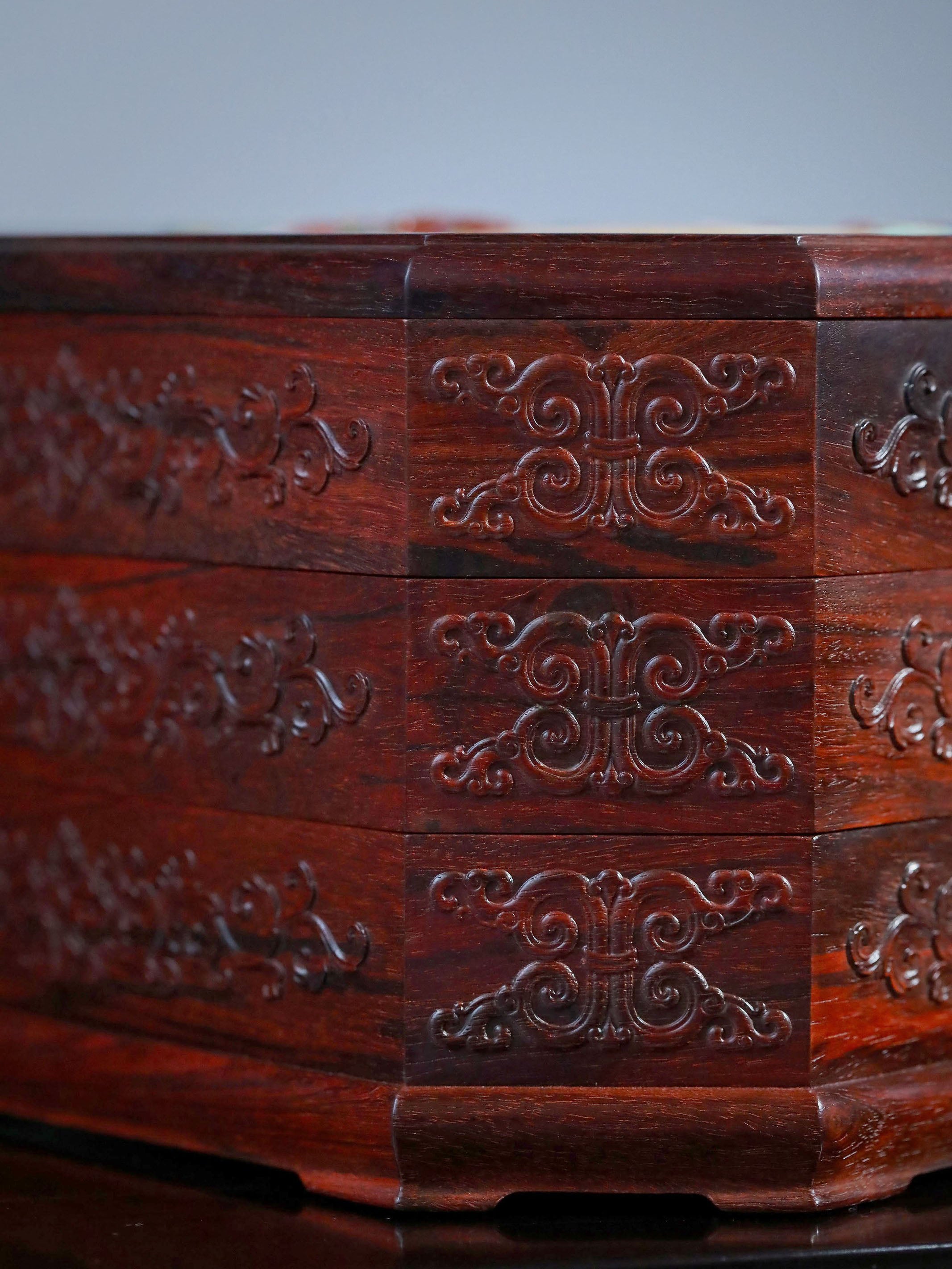 Three-layered octagonal tea box made of small-leaf sandalwood