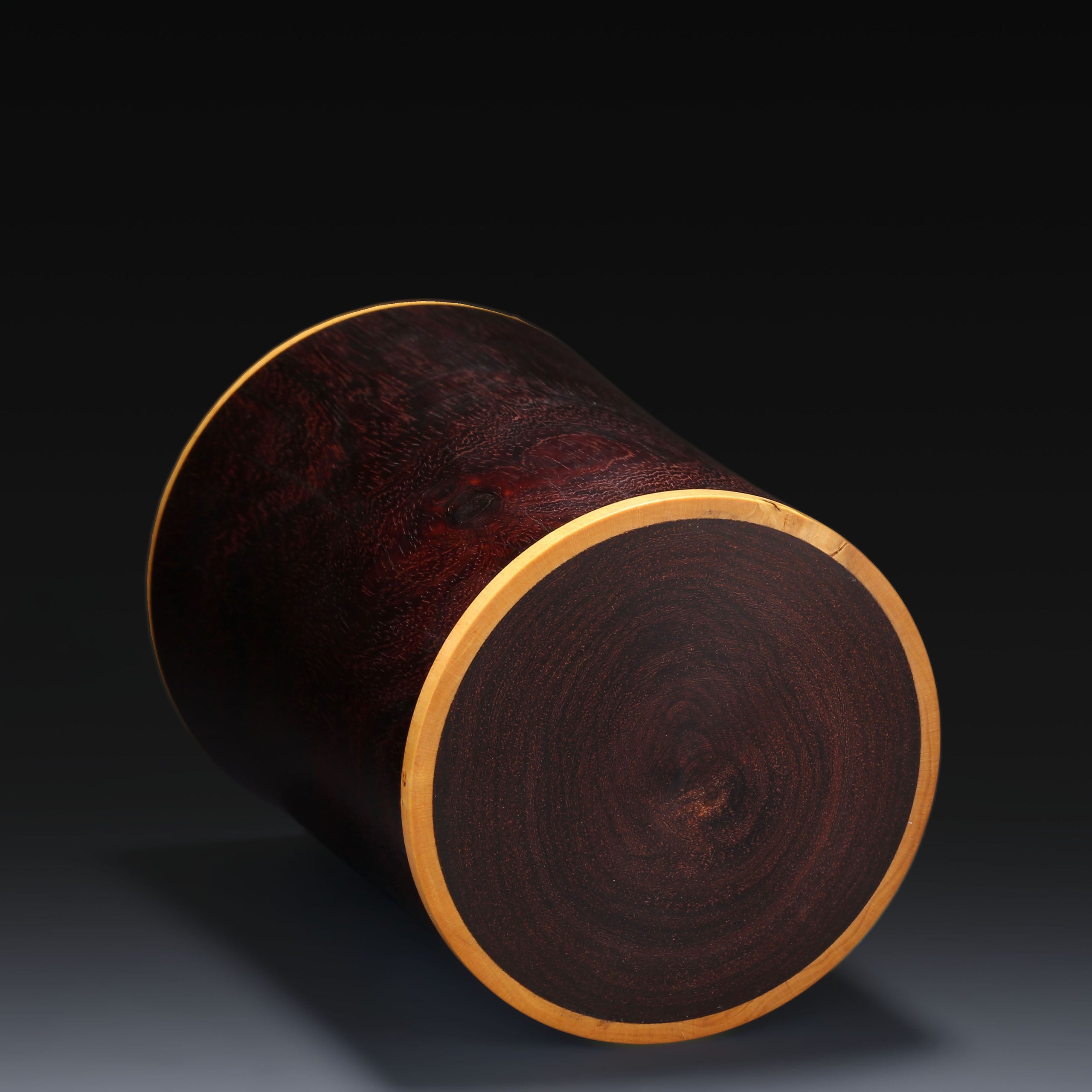 Small-leaf sandalwood tea canister