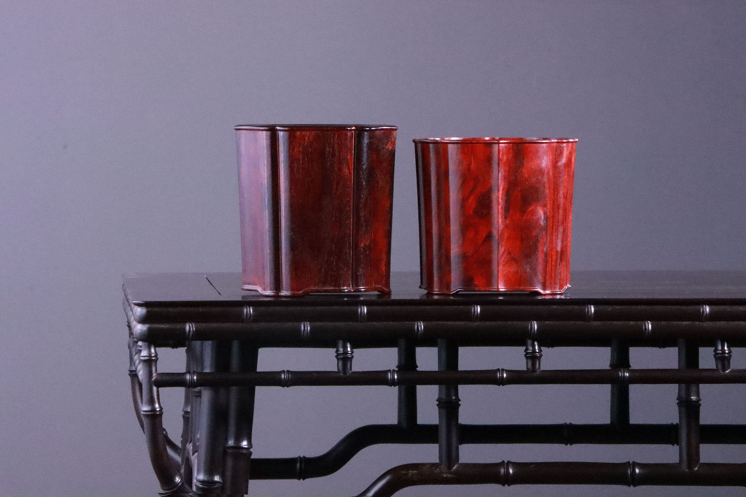 Indian rosewood pen holder with lobed rim