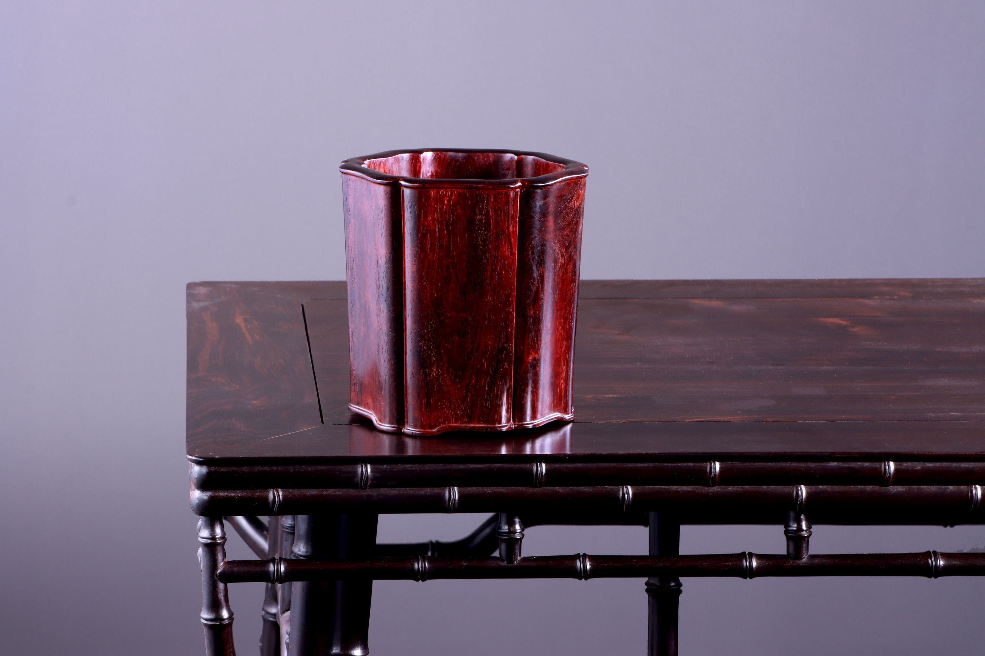 Indian rosewood pen holder with lobed rim