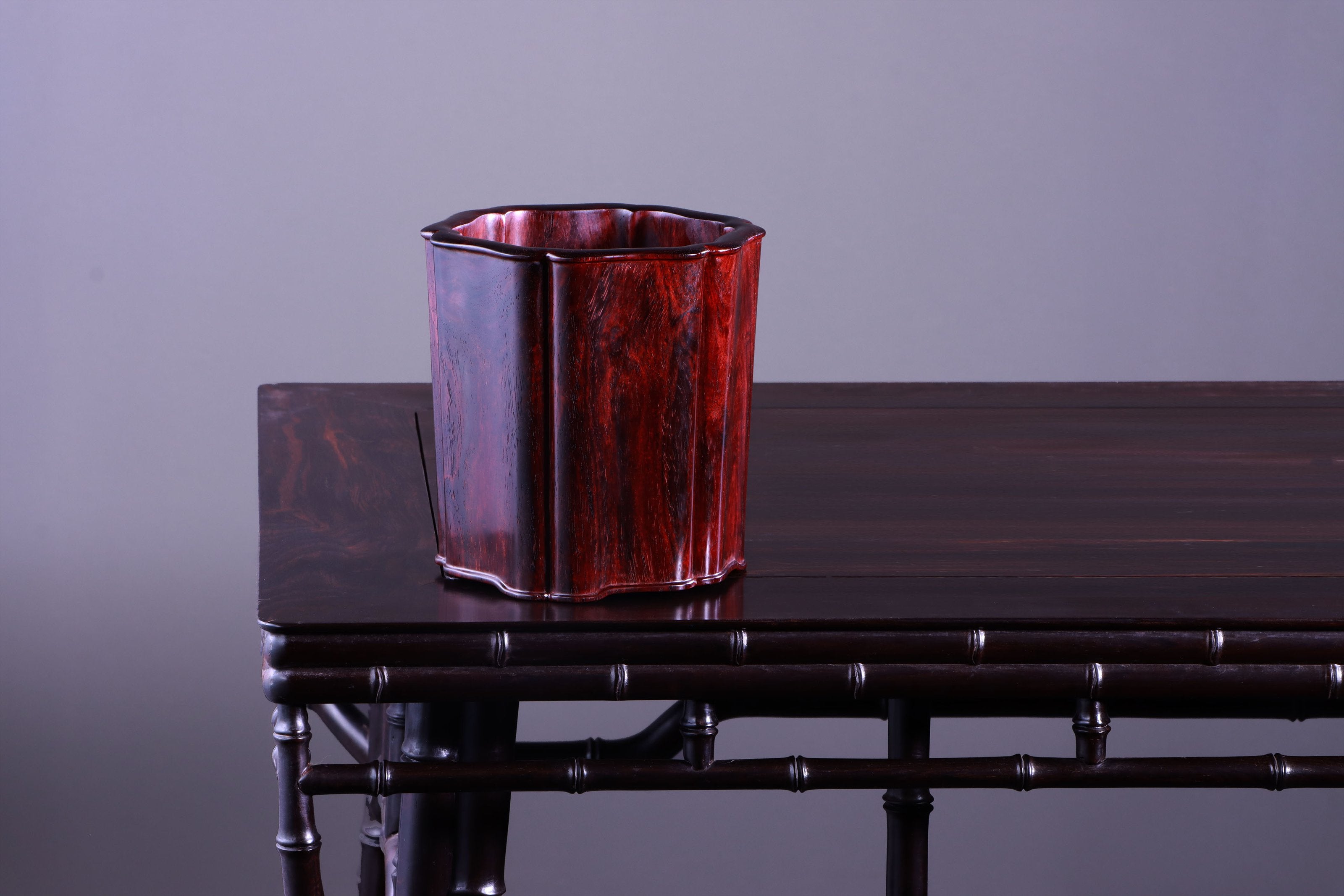 Indian rosewood pen holder with lobed rim