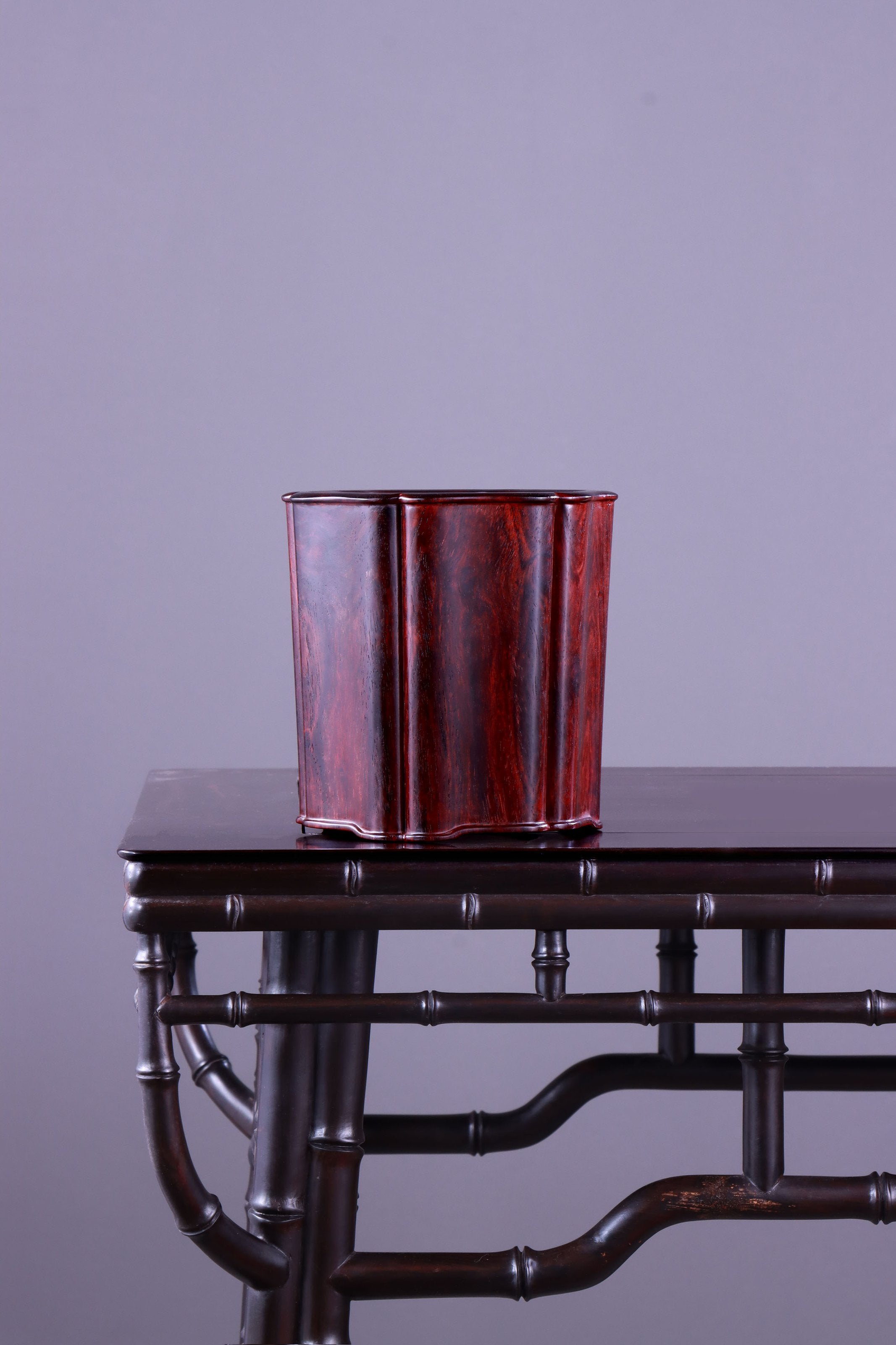 Indian rosewood pen holder with lobed rim