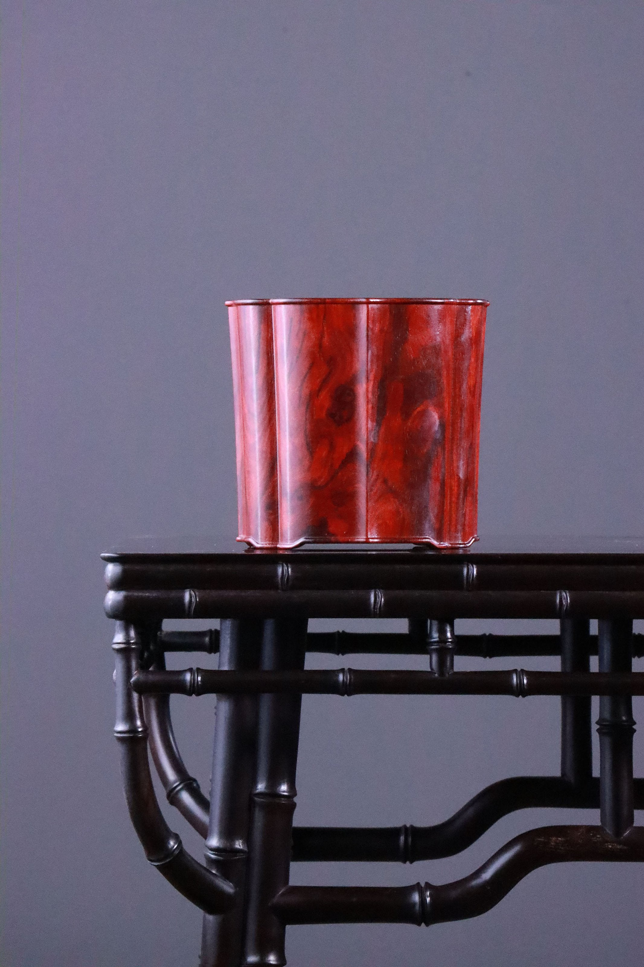 Indian rosewood pen holder with lobed rim