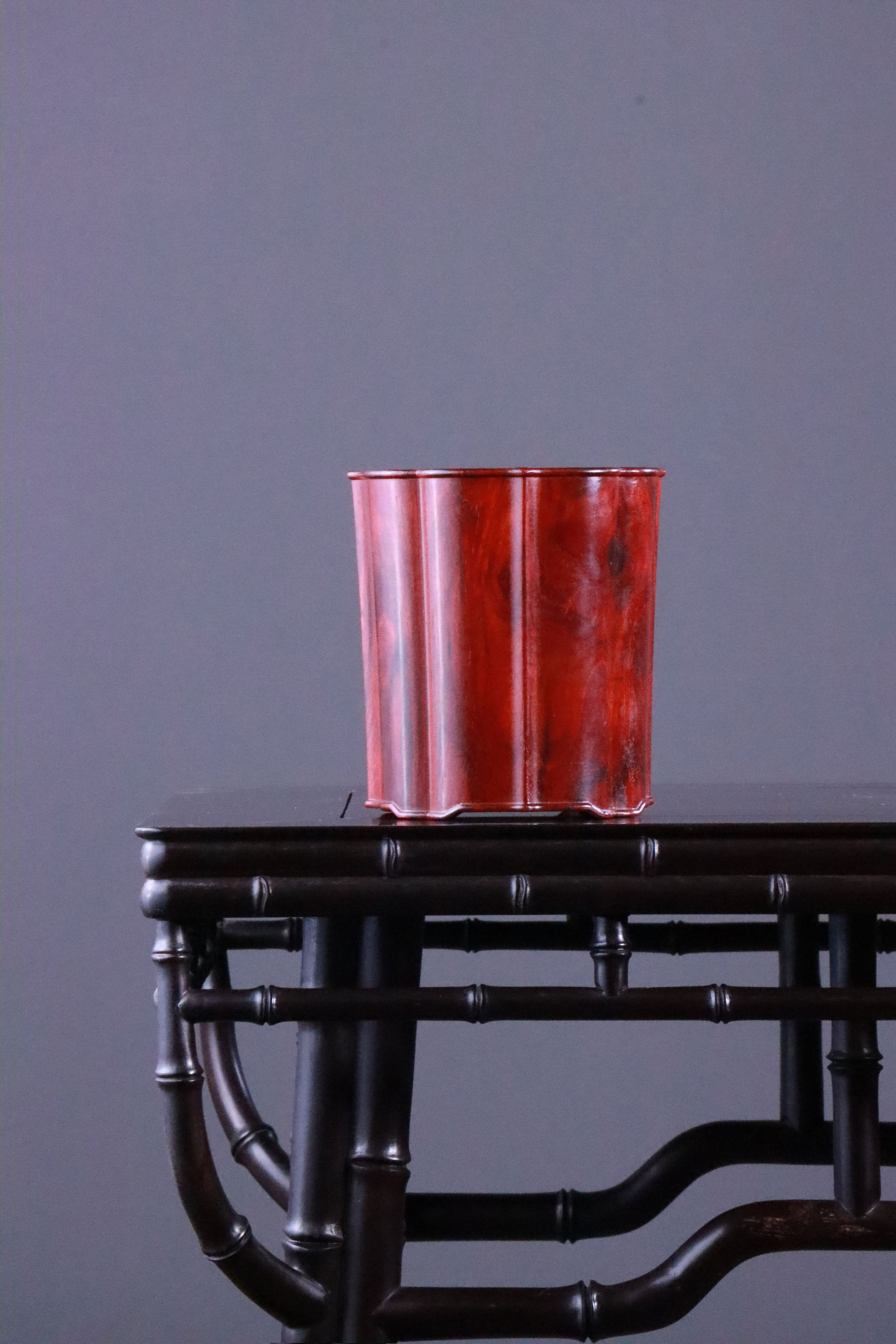 Indian rosewood pen holder with lobed rim