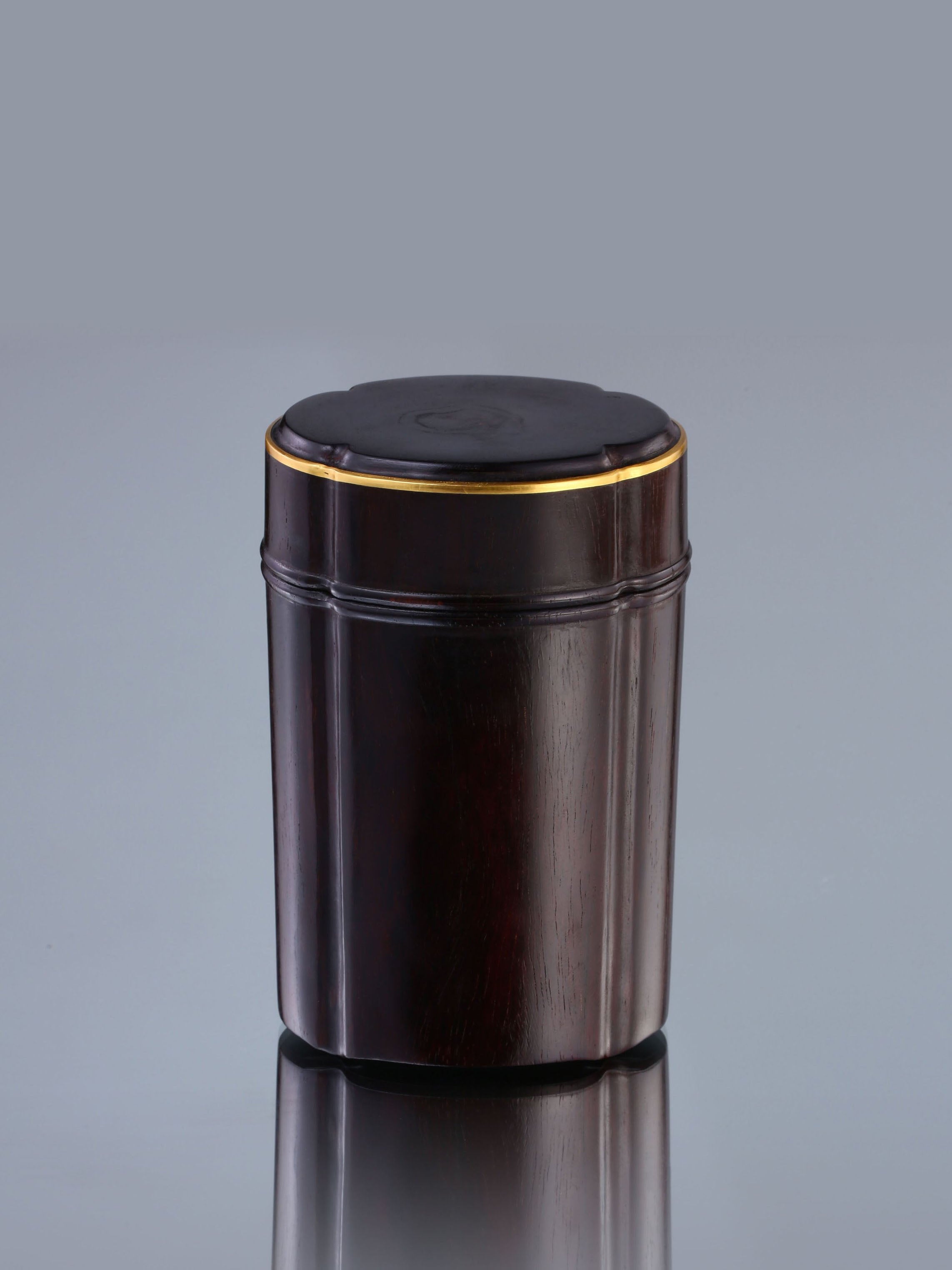 Small-leaf sandalwood begonia-shaped tea canister