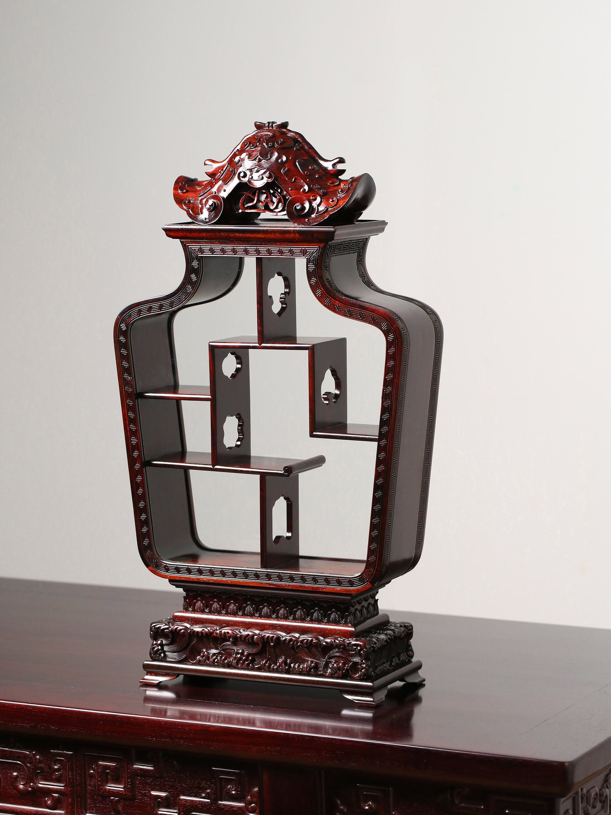Small-leaf sandalwood bottle-shaped multi-treasure cabinet