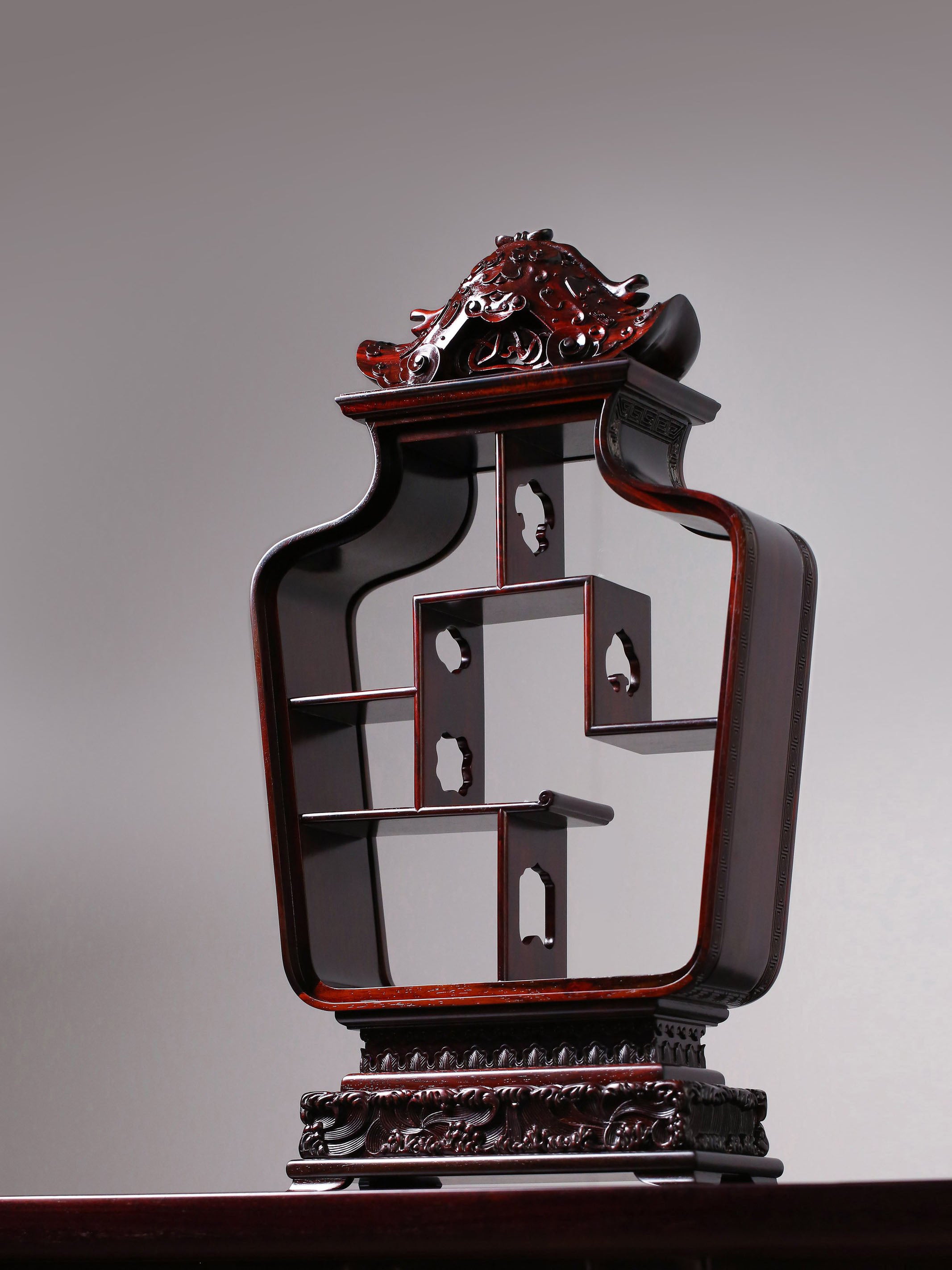 Small-leaf sandalwood bottle-shaped multi-treasure cabinet