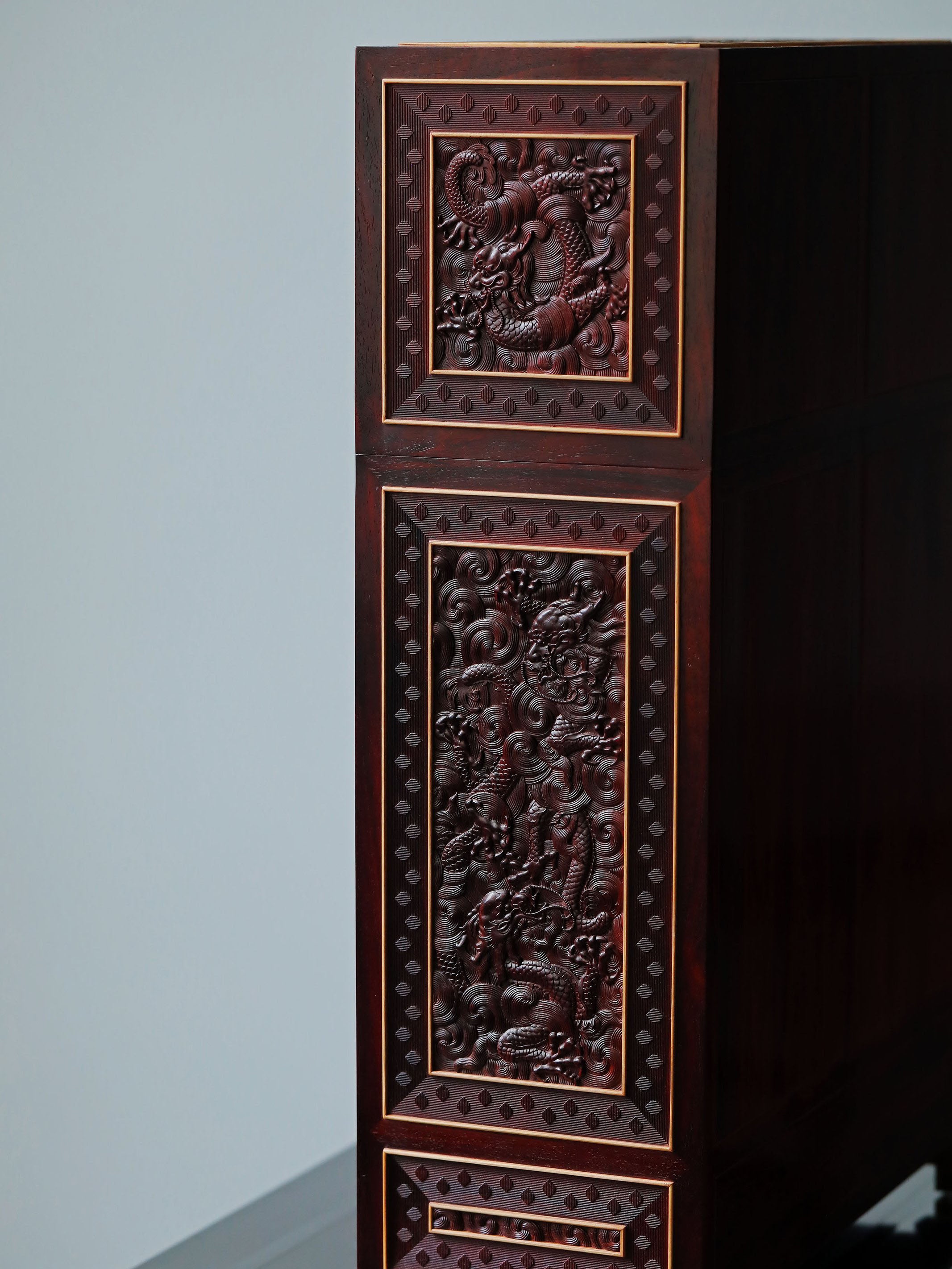 Small-leaf sandalwood table cabinet inlaid with boxwood dragon patterns