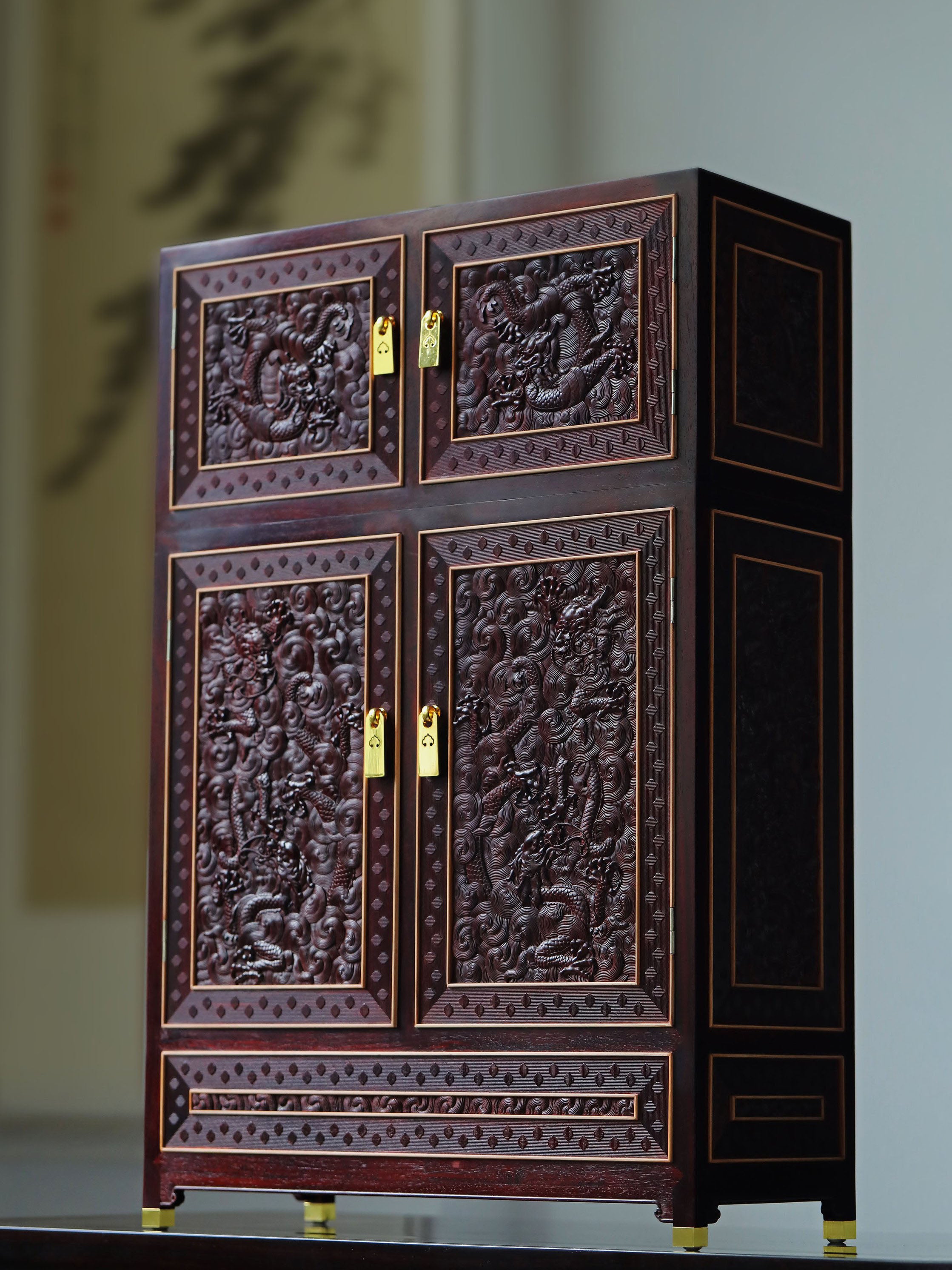 Small-leaf sandalwood table cabinet inlaid with boxwood dragon patterns