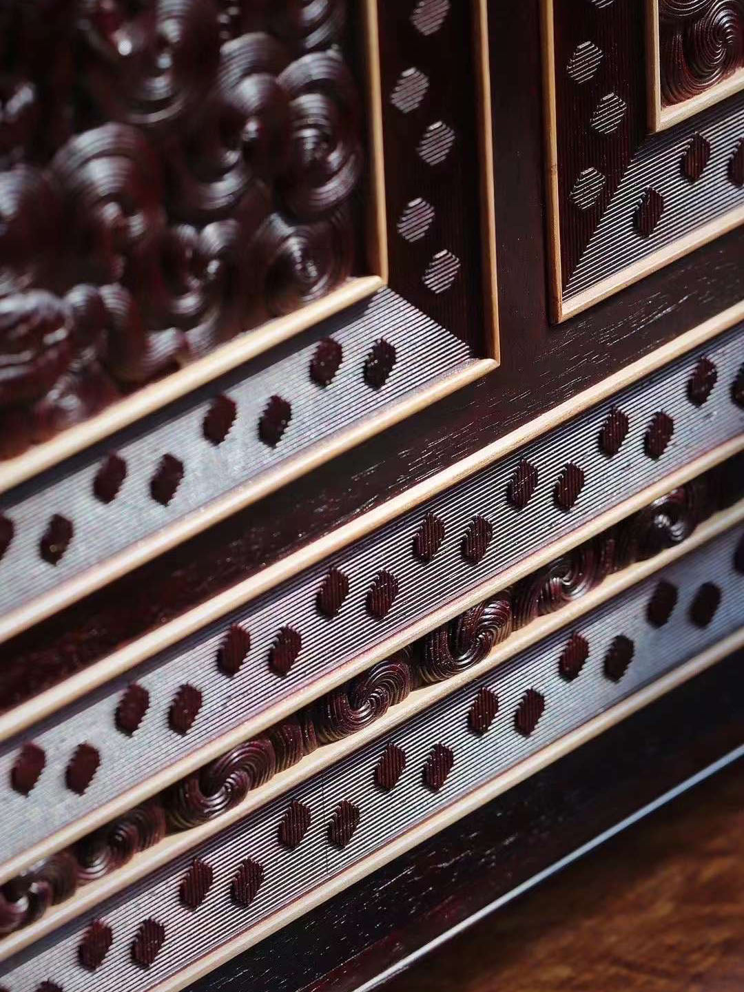 Small-leaf sandalwood table cabinet inlaid with boxwood dragon patterns