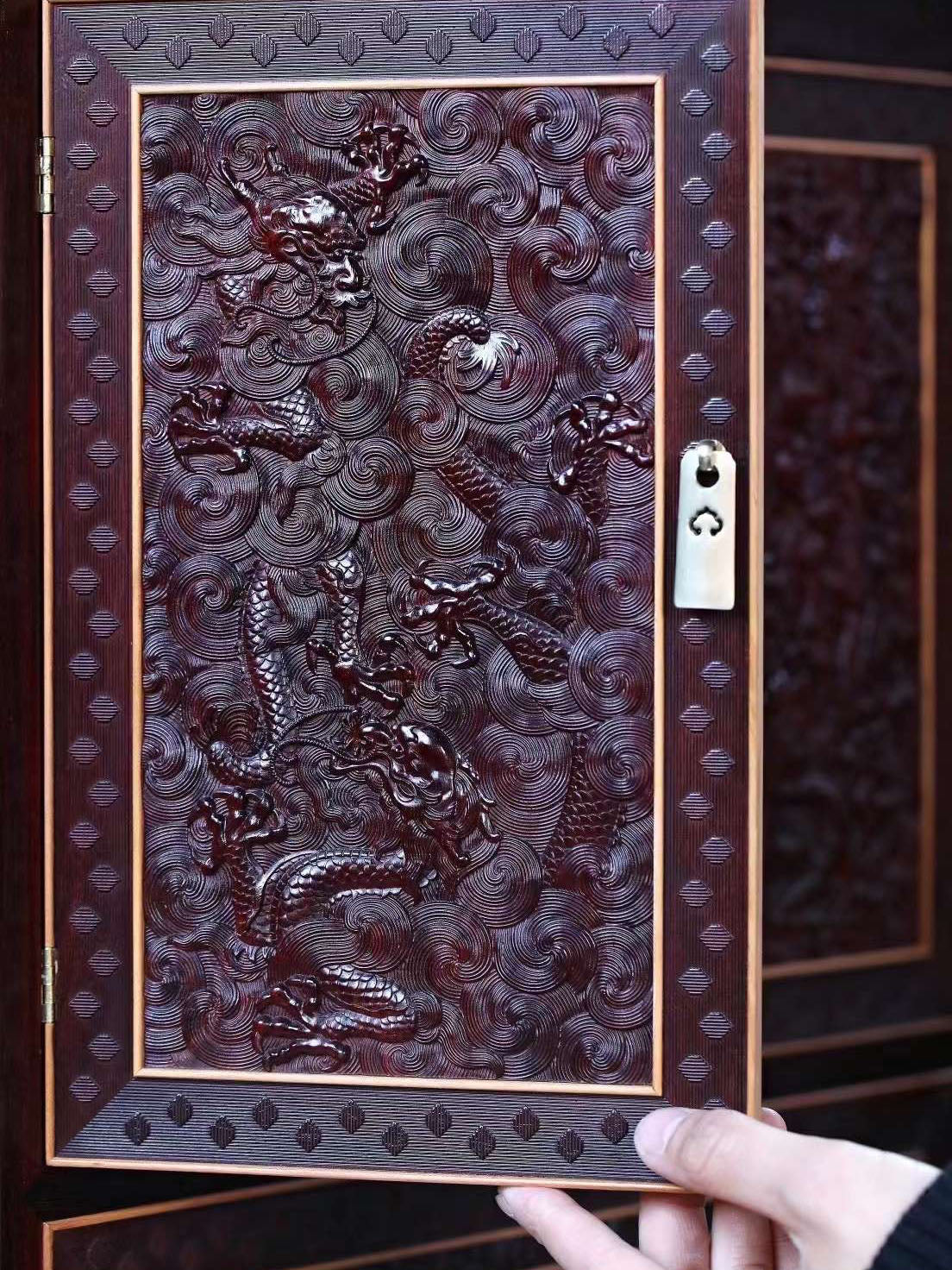 Small-leaf sandalwood table cabinet inlaid with boxwood dragon patterns