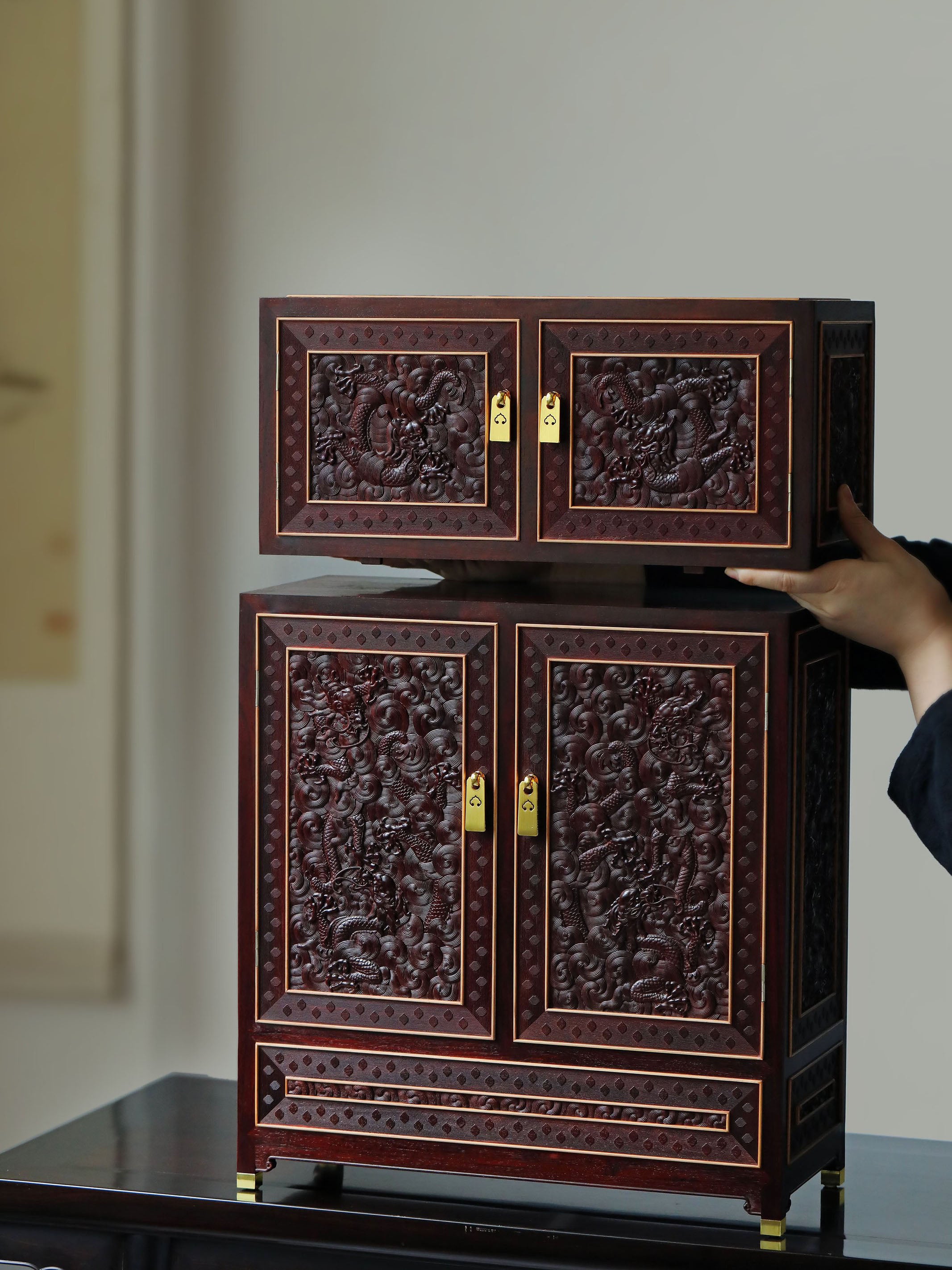 Small-leaf sandalwood table cabinet inlaid with boxwood dragon patterns
