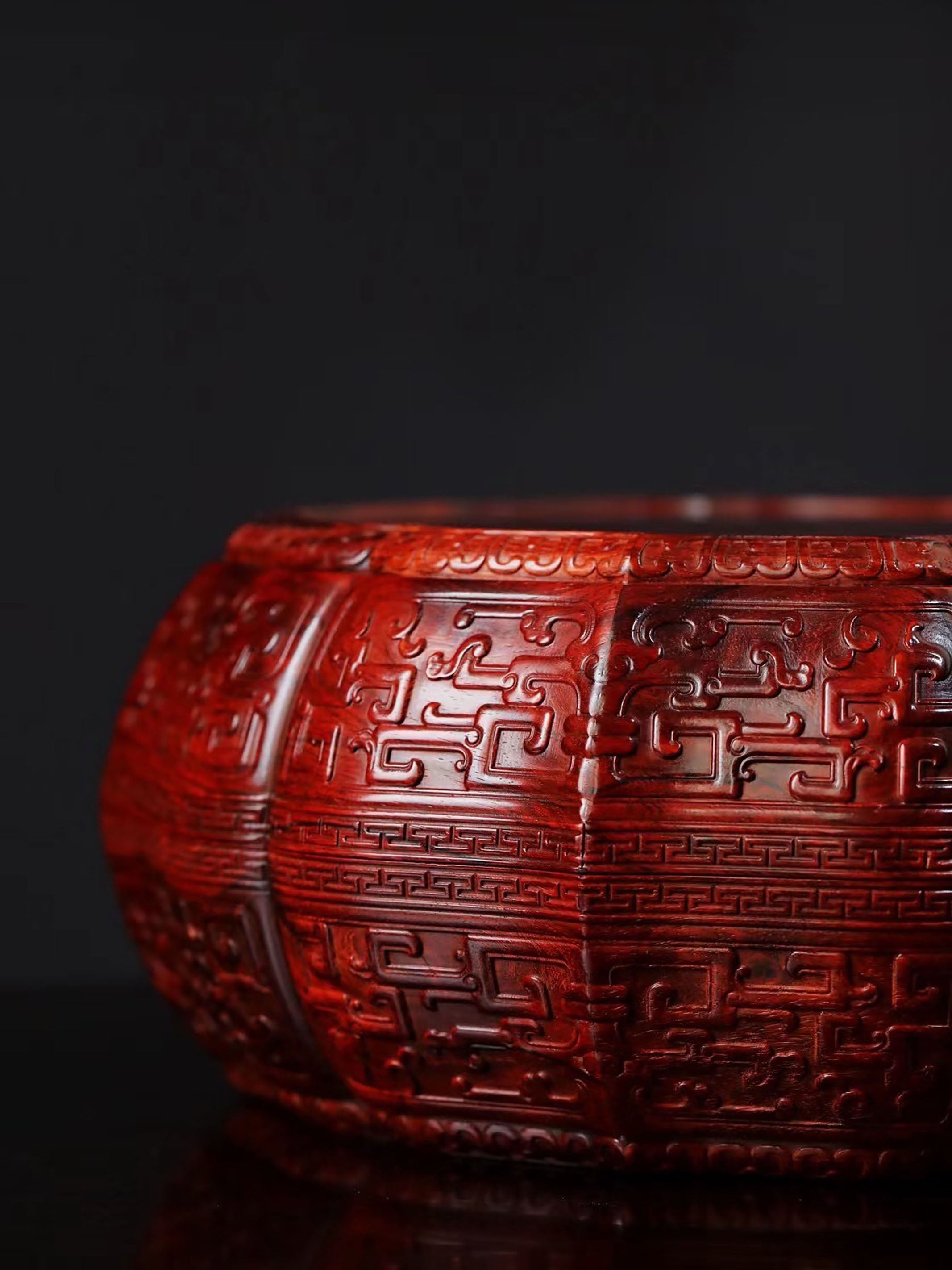 Small-leaf sandalwood carved twelve-cornered fruit box with a longevity sunflower shape