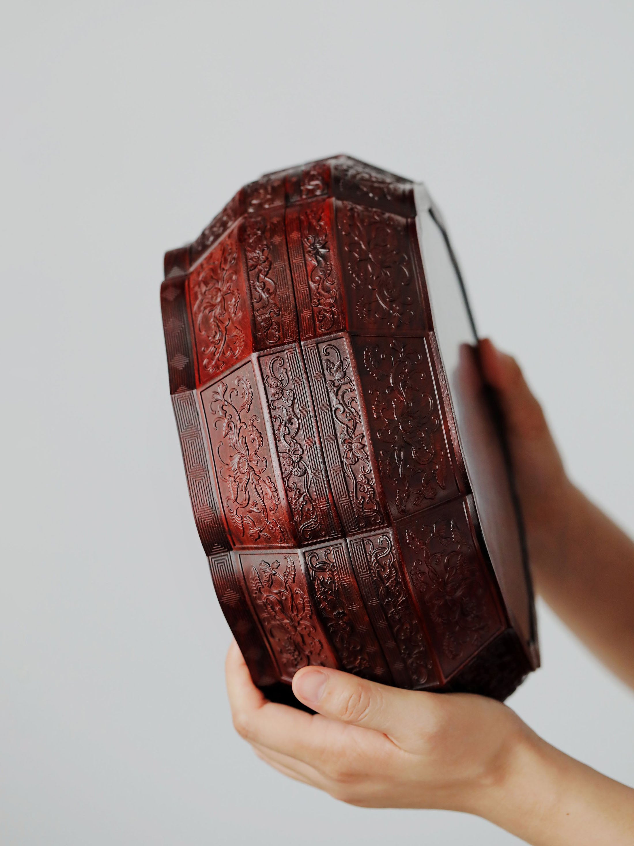 Small-leaf sandalwood carved twelve-cornered fruit box with a longevity sunflower shape
