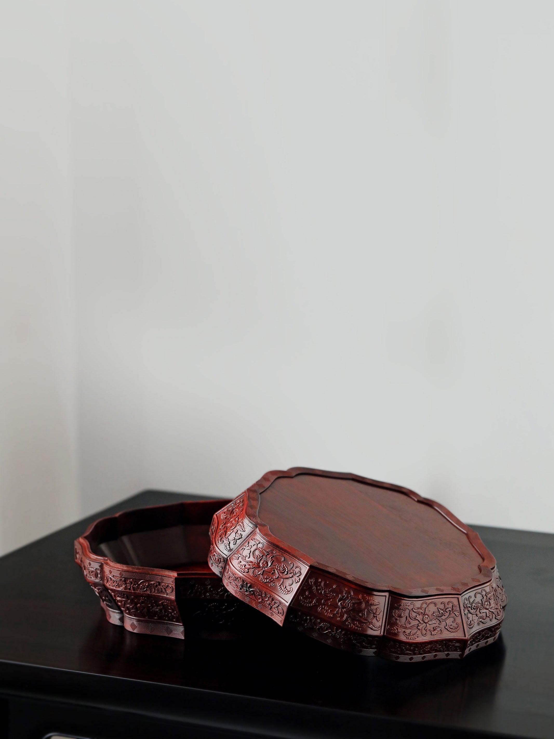 Small-leaf sandalwood carved twelve-cornered fruit box with a longevity sunflower shape