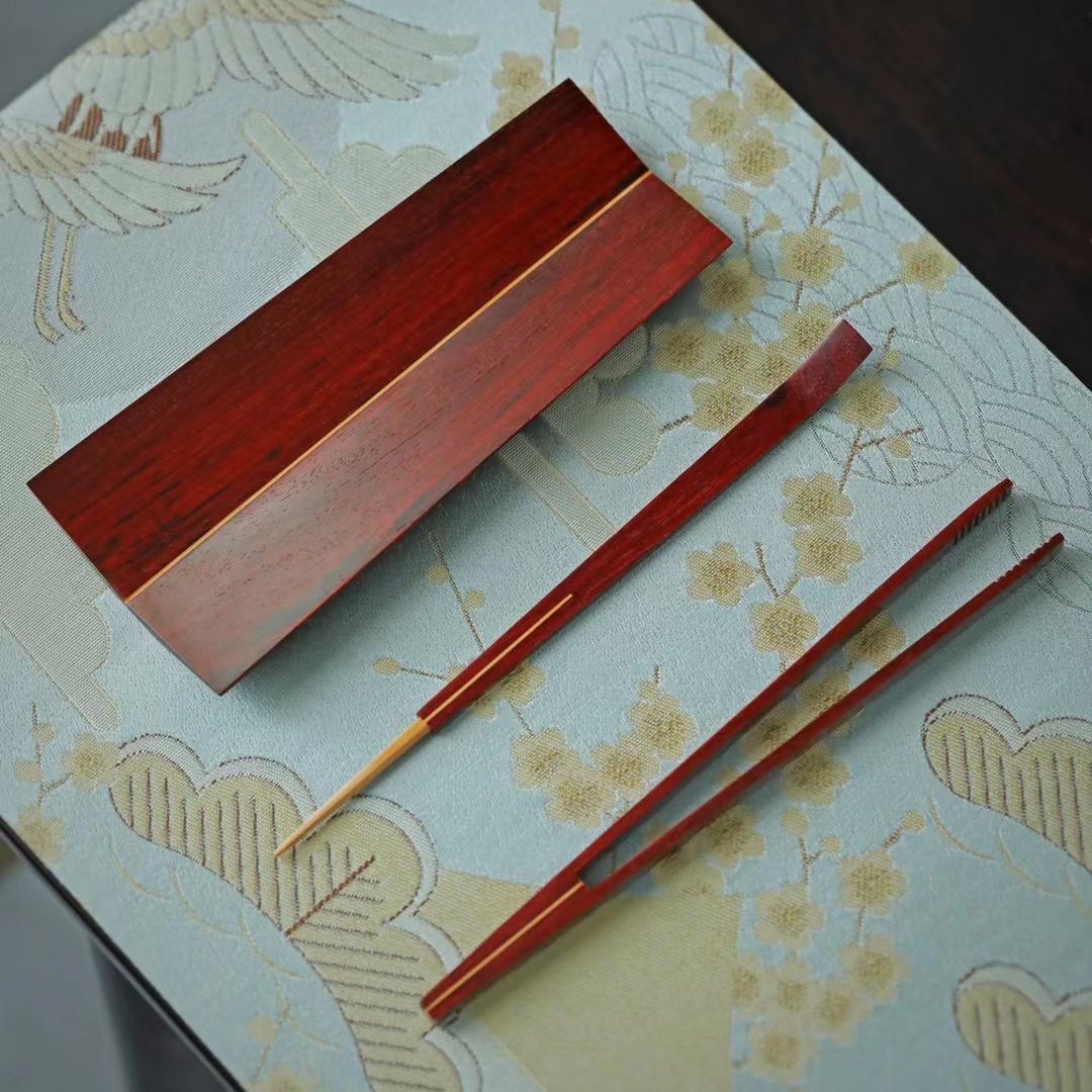 Indian rosewood tea set (three pieces)