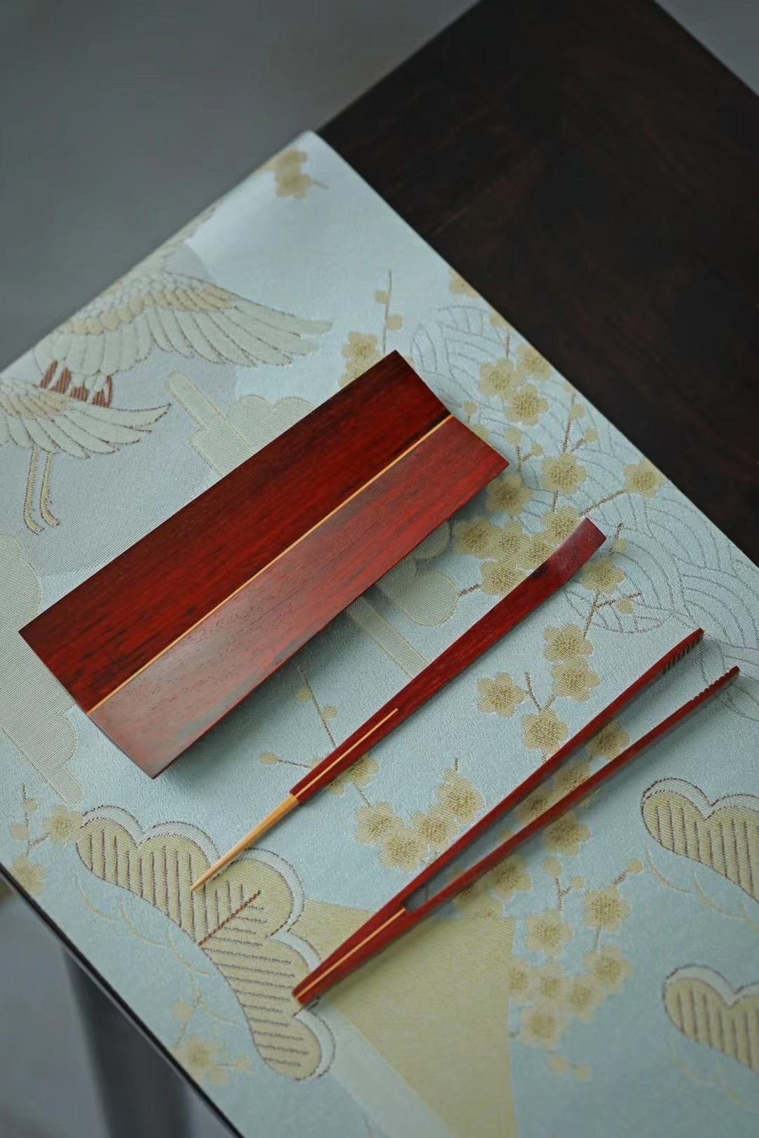 Indian rosewood tea set (three pieces)