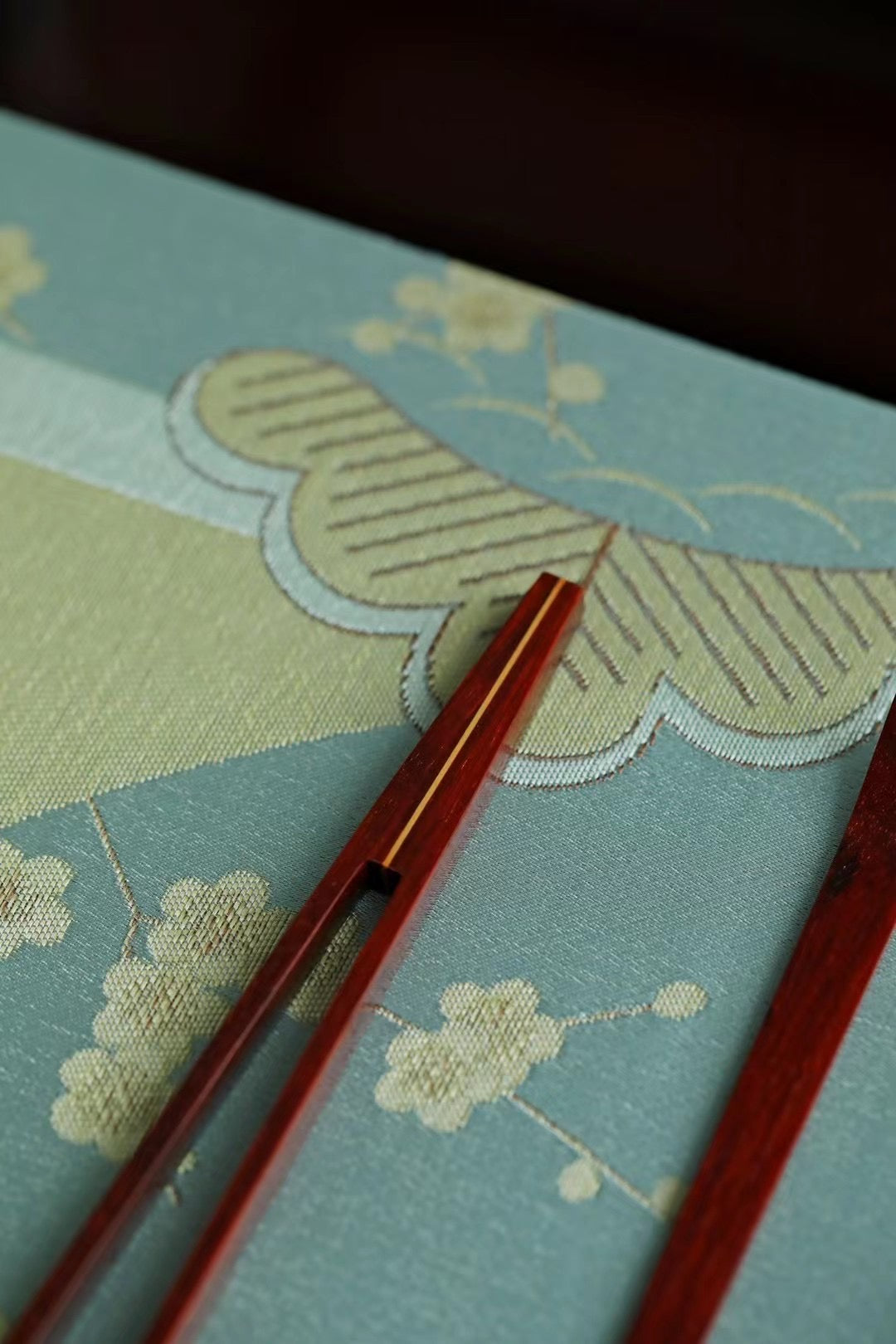 Indian rosewood tea set (three pieces)