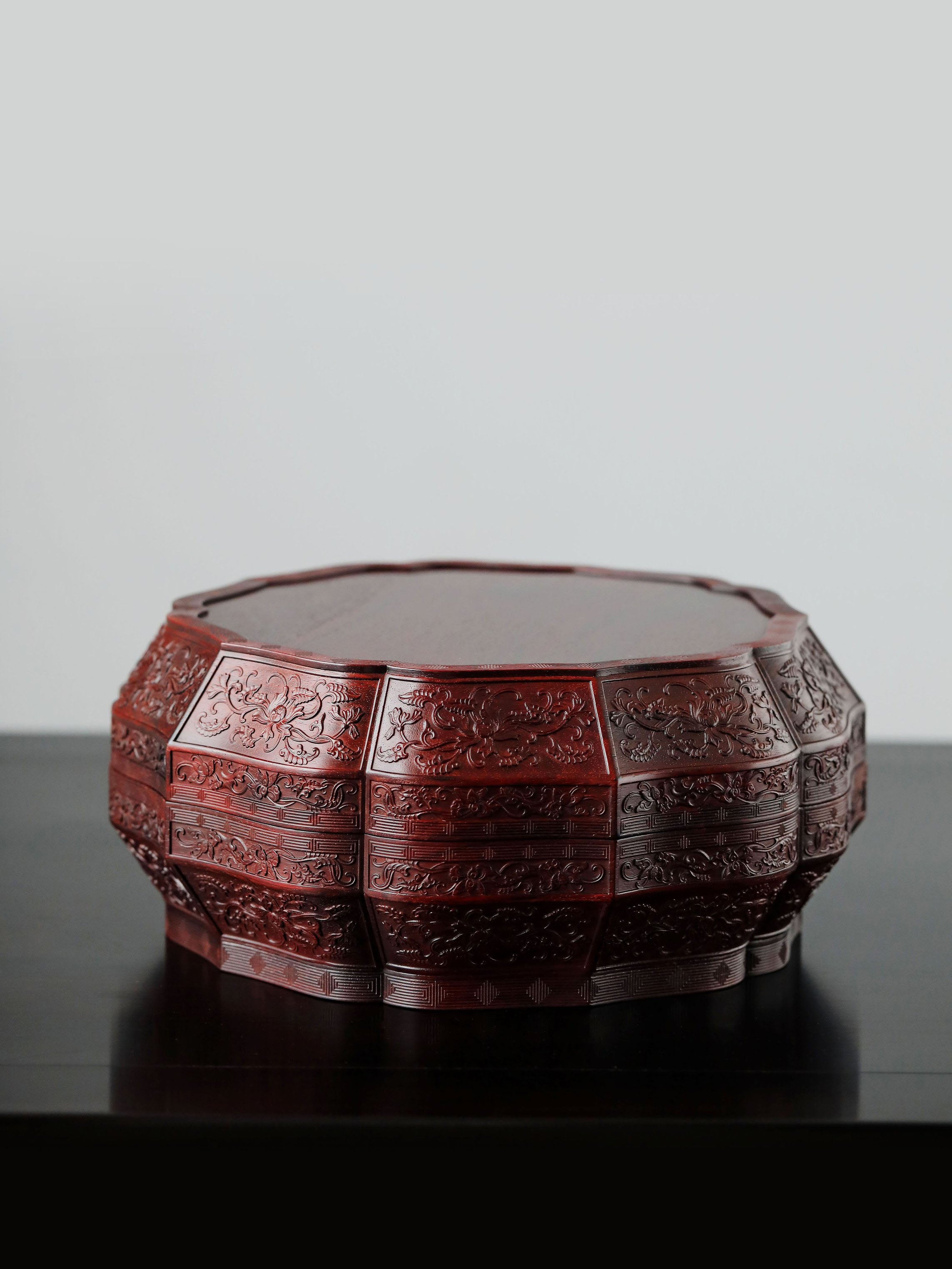 Small-leaf sandalwood carved twelve-cornered fruit box with a longevity sunflower shape
