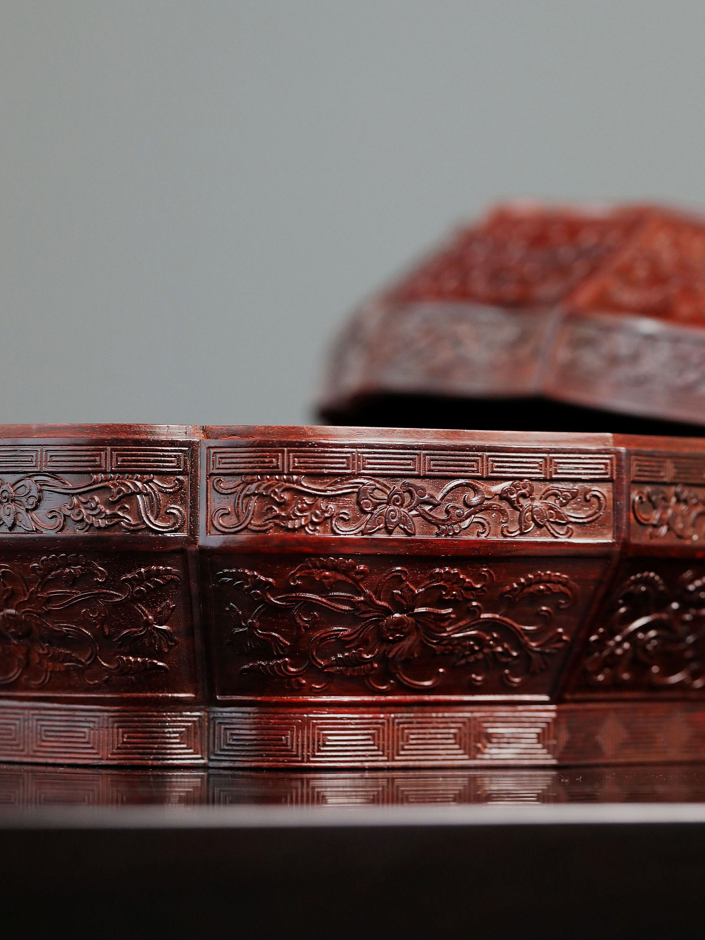 Small-leaf sandalwood carved twelve-cornered fruit box with a longevity sunflower shape