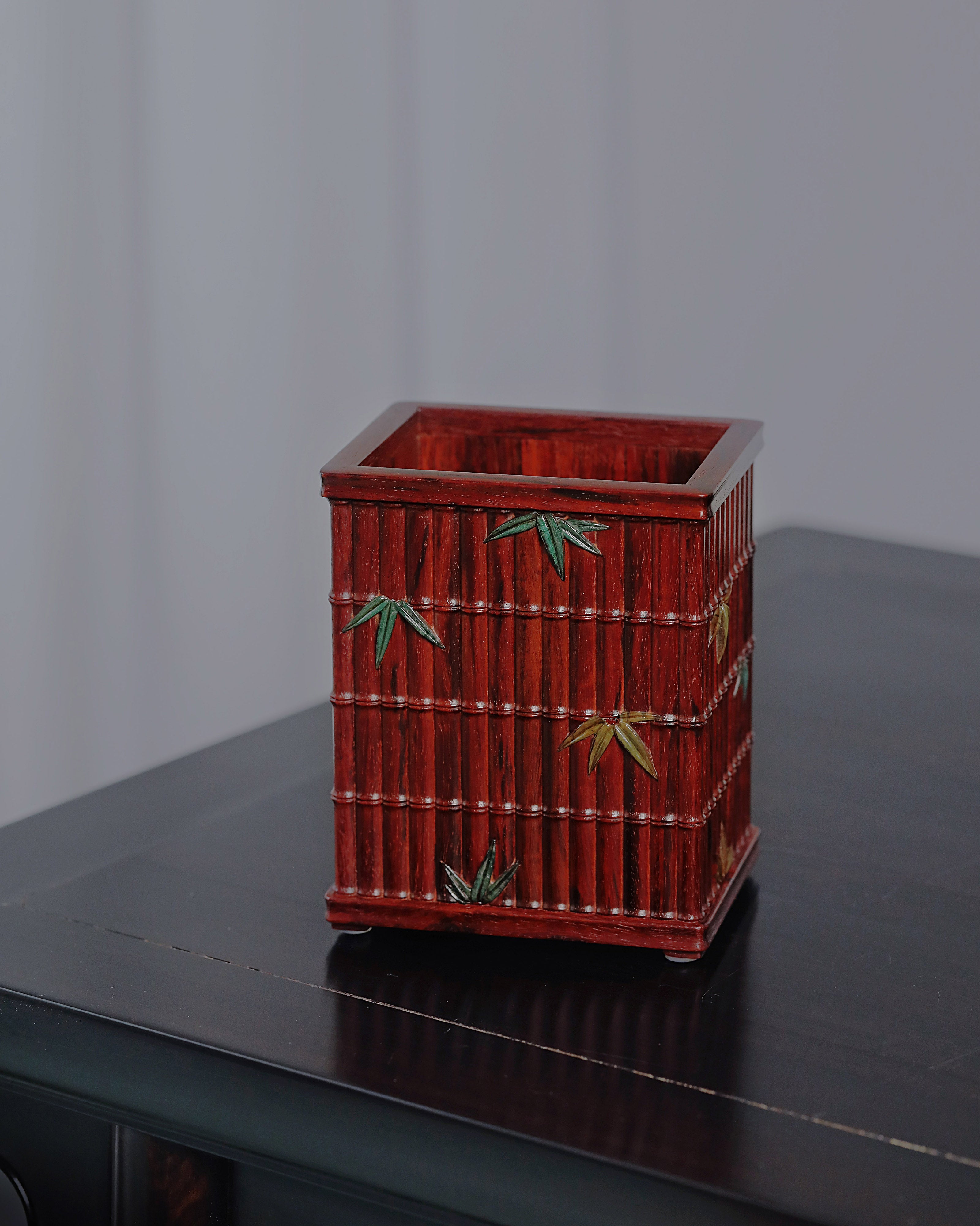Small-leaf sandalwood inlaid pen holder