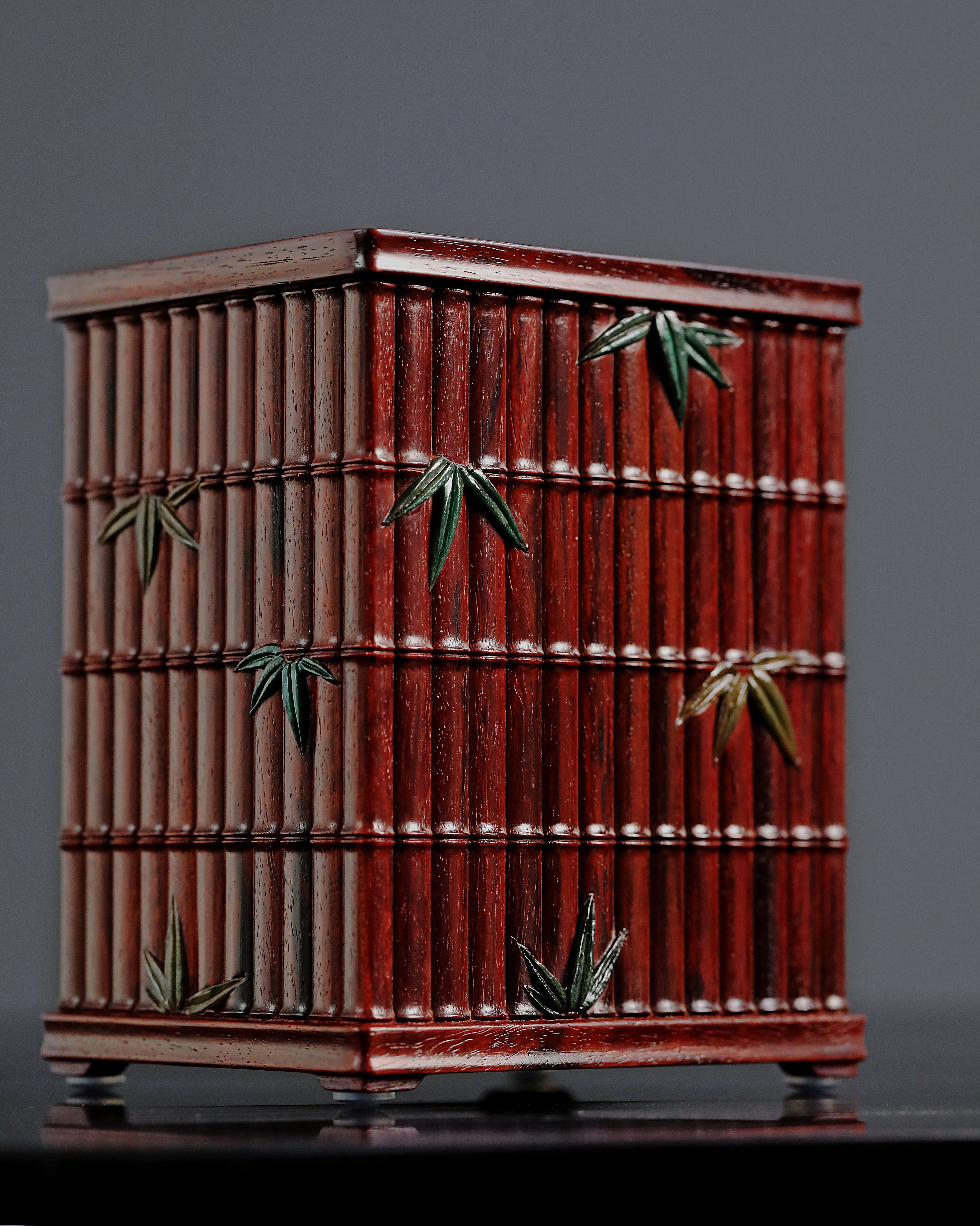 Small-leaf sandalwood inlaid pen holder