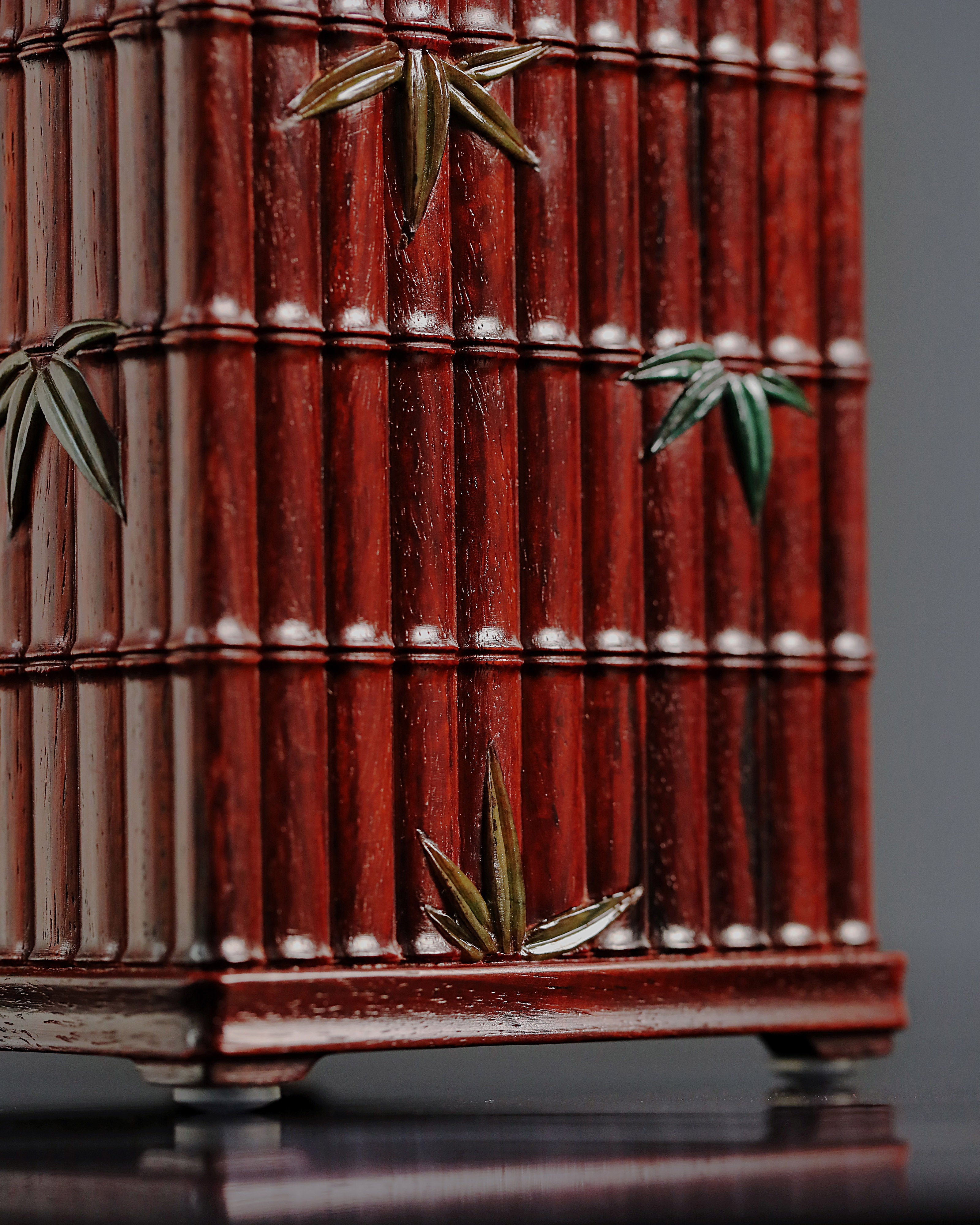 Small-leaf sandalwood inlaid pen holder