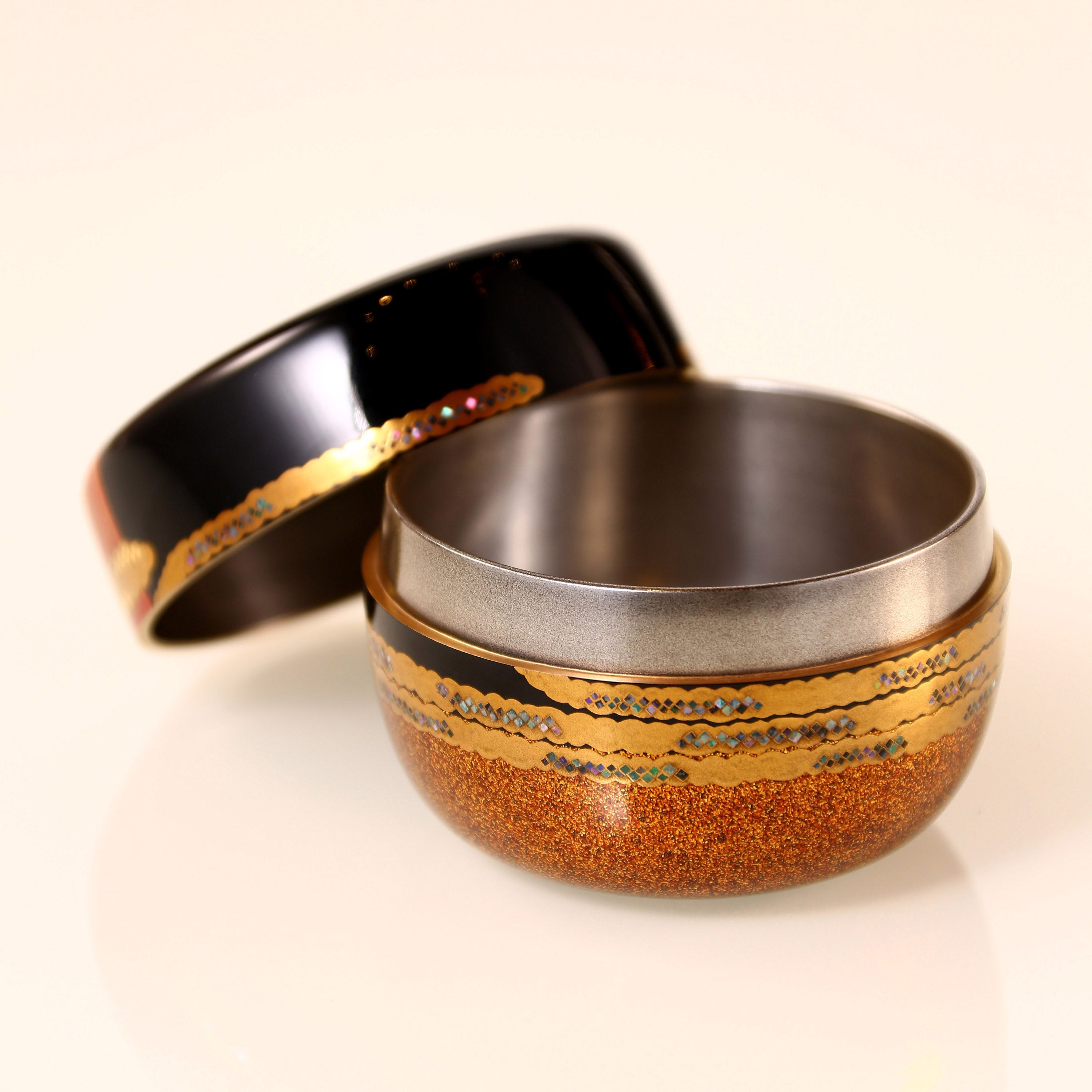 Hosokawa Tsukasa lacquer gold maki-e gold ground tea date lacquer pure silver edge tea tray