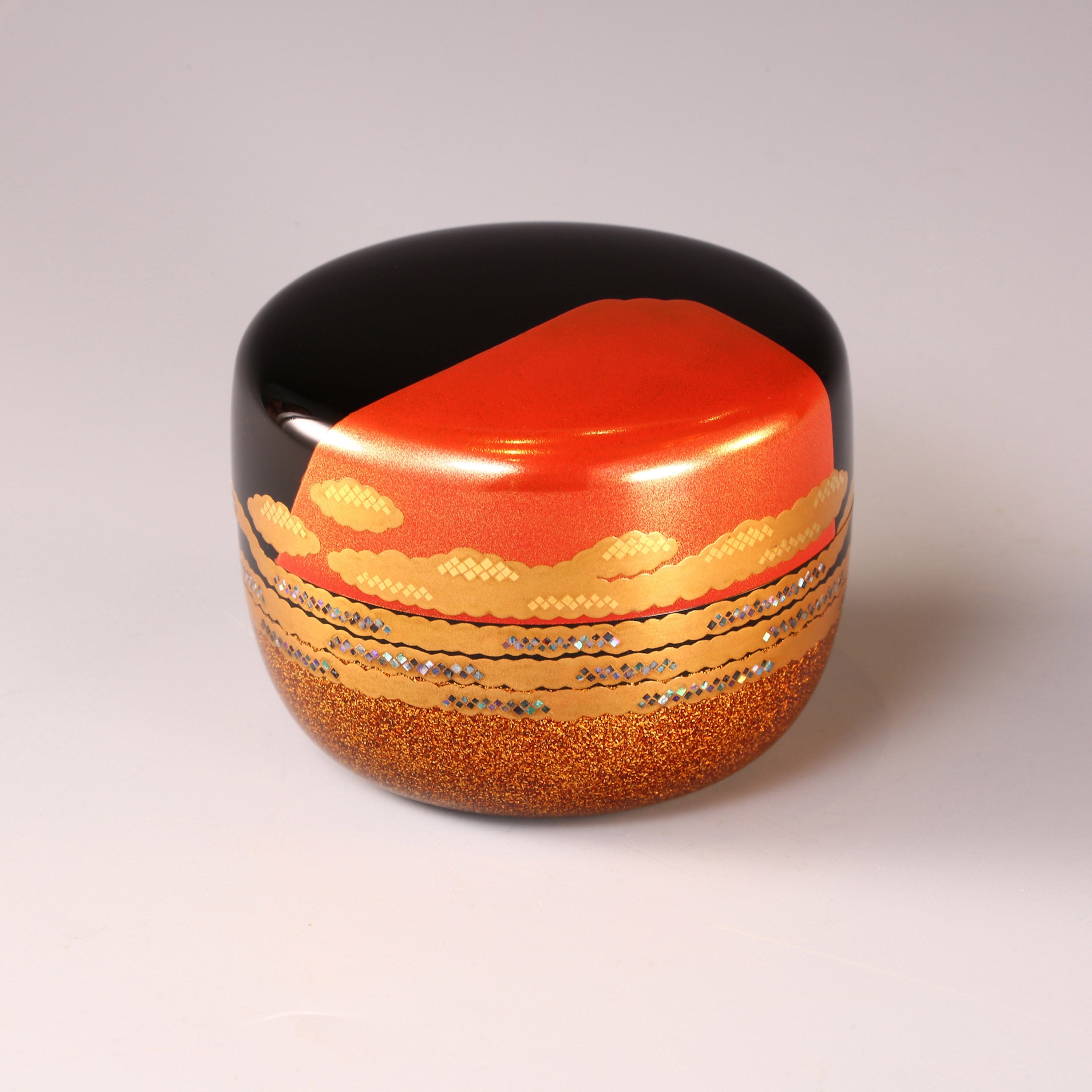 Hosokawa Tsukasa lacquer gold maki-e gold ground tea date lacquer pure silver edge tea tray