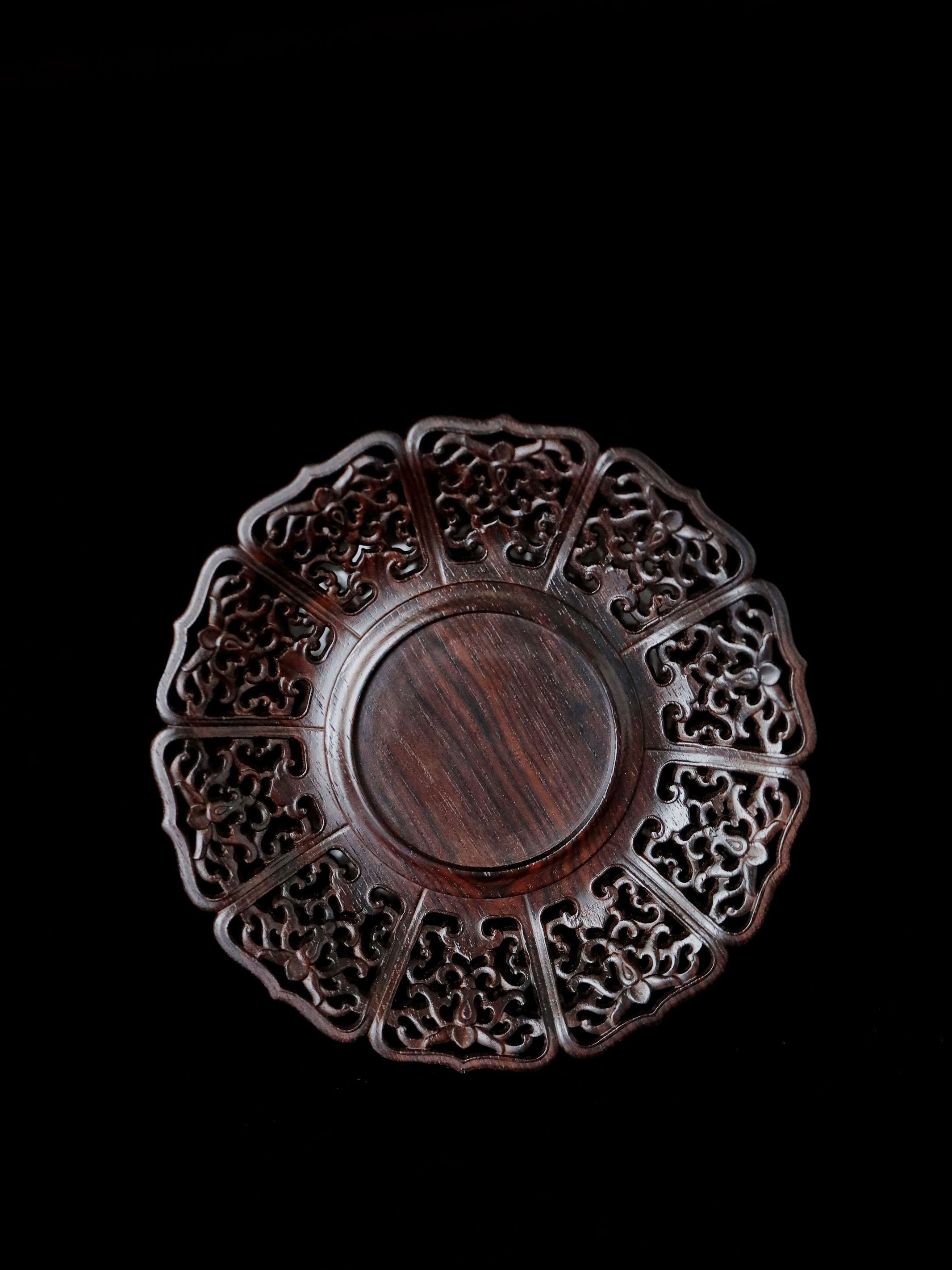 Small-leaf sandalwood/purple sandalwood passionflower pattern cup stand