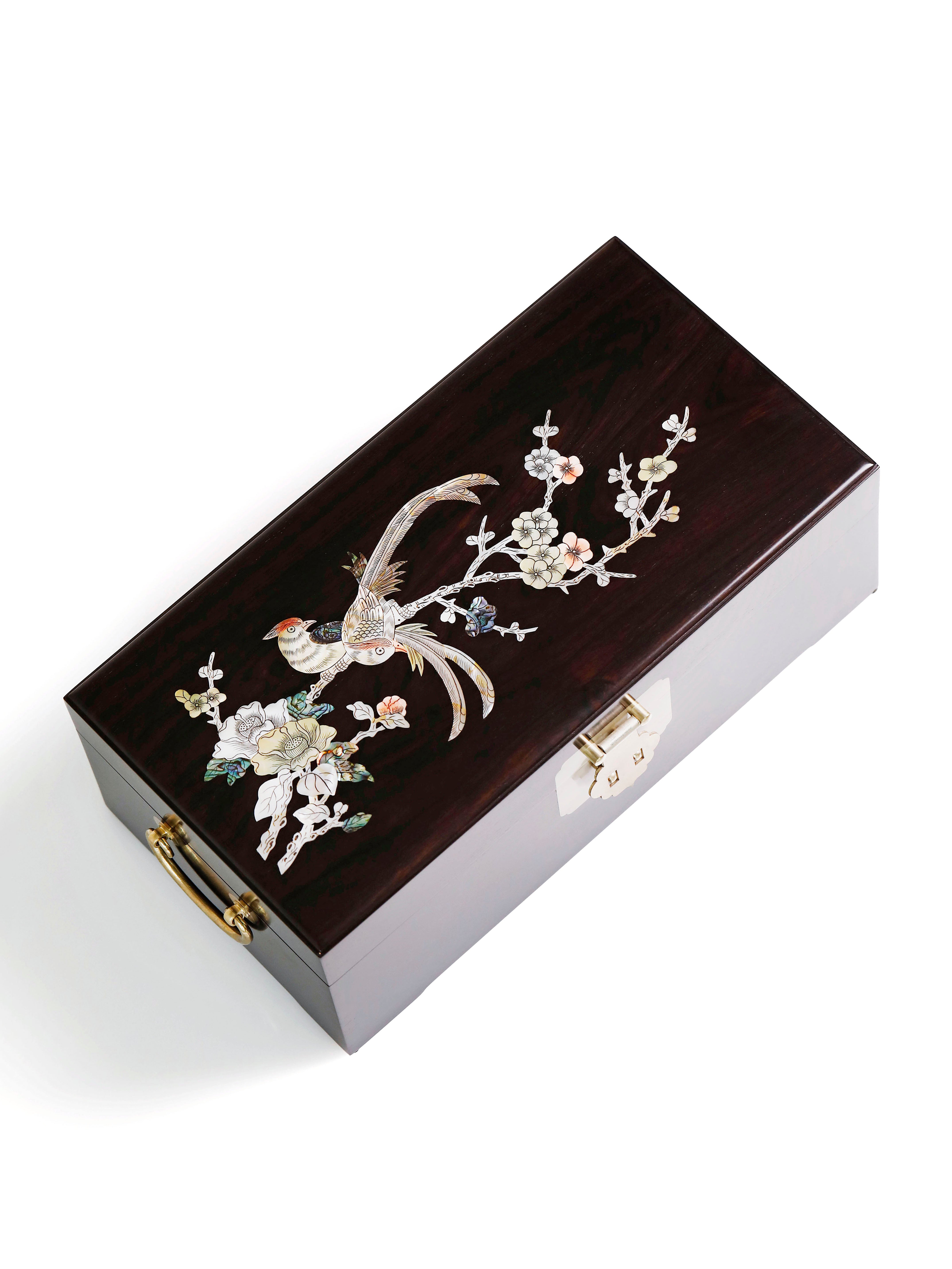 Purple sandalwood box with mother-of-pearl inlay and magpie design