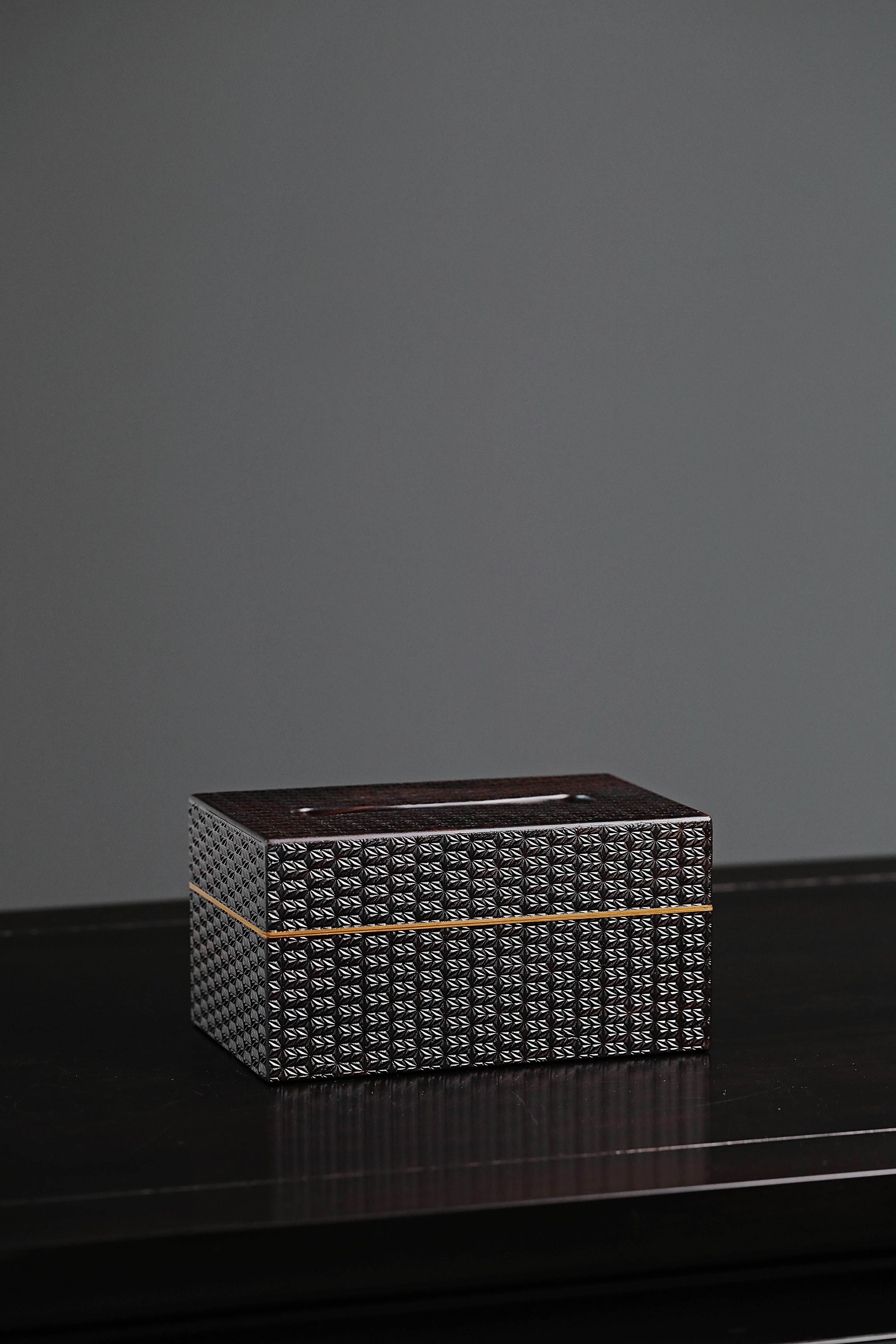 Plum blossom pattern/swastika pattern/snowflake pattern purple sandalwood tissue box