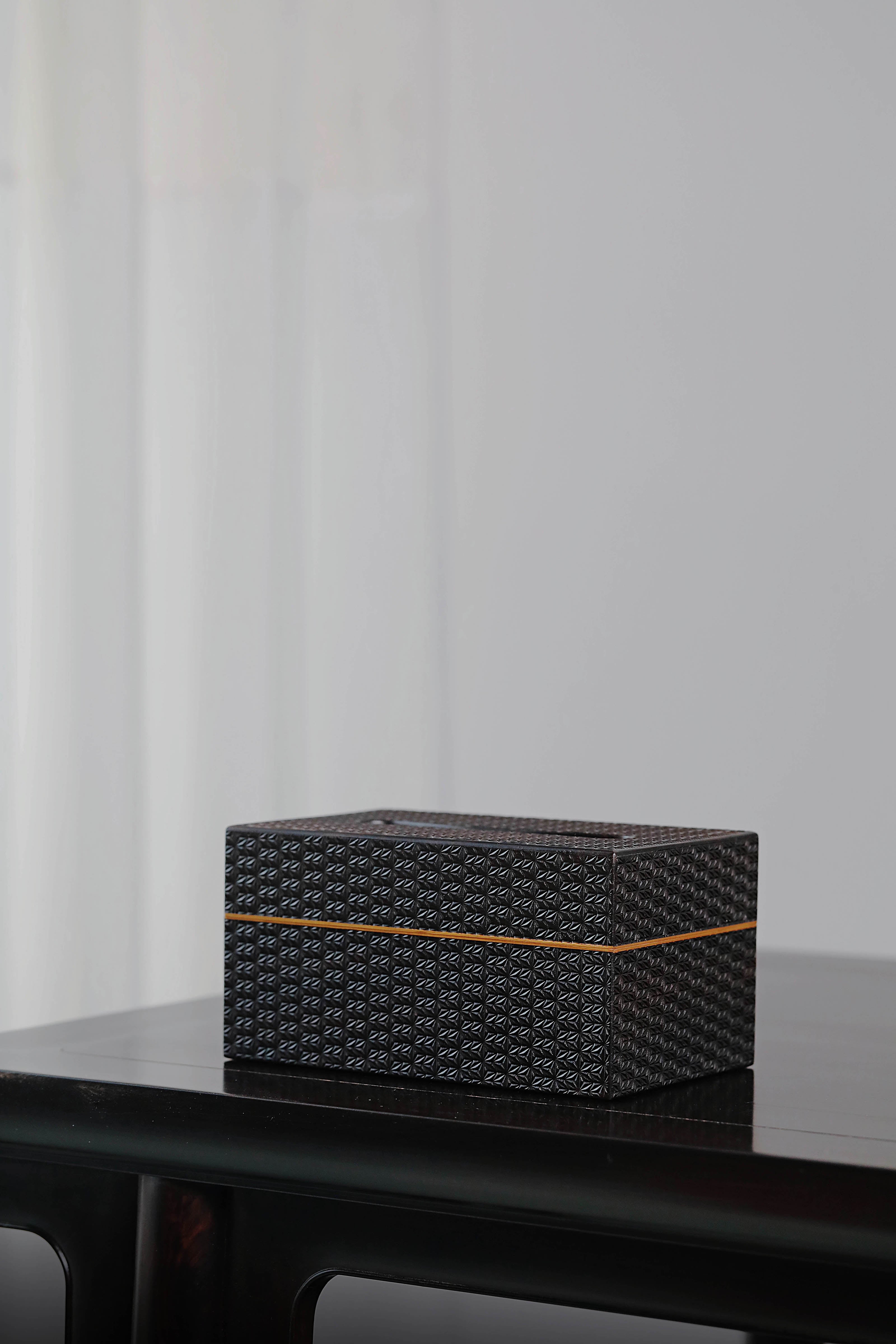 Plum blossom pattern/swastika pattern/snowflake pattern purple sandalwood tissue box