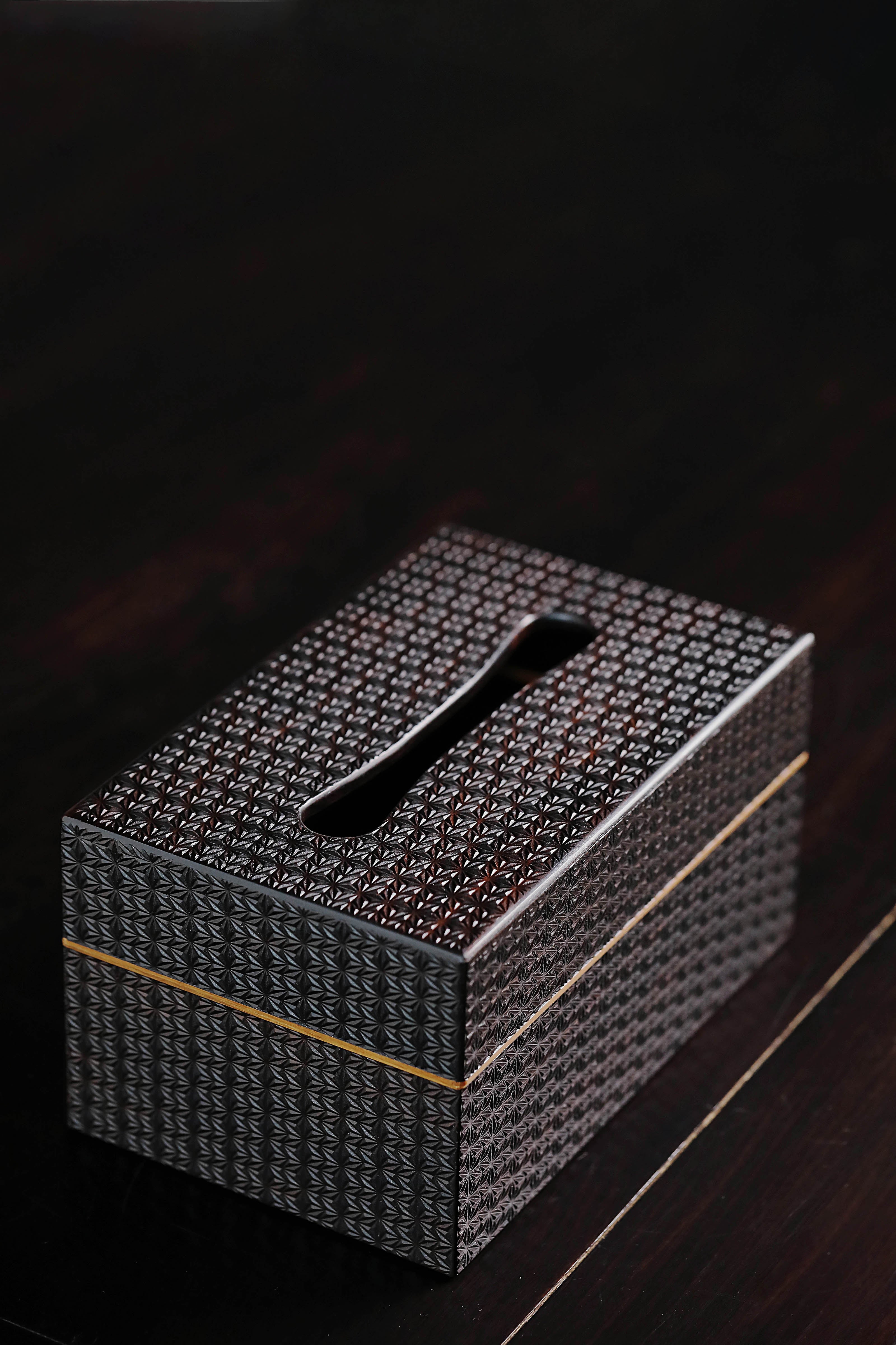 Plum blossom pattern/swastika pattern/snowflake pattern purple sandalwood tissue box