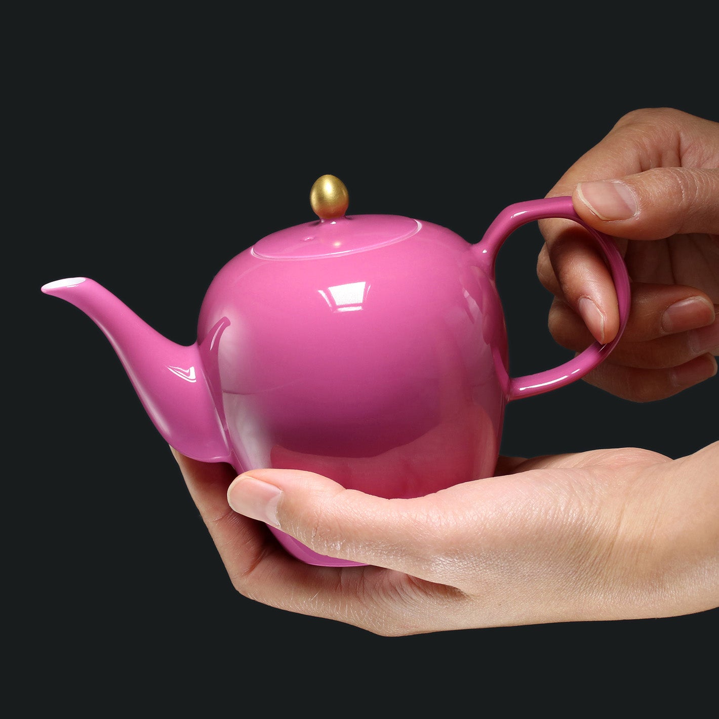 Gold-Neck Rouge Beauty Shoulder Pot