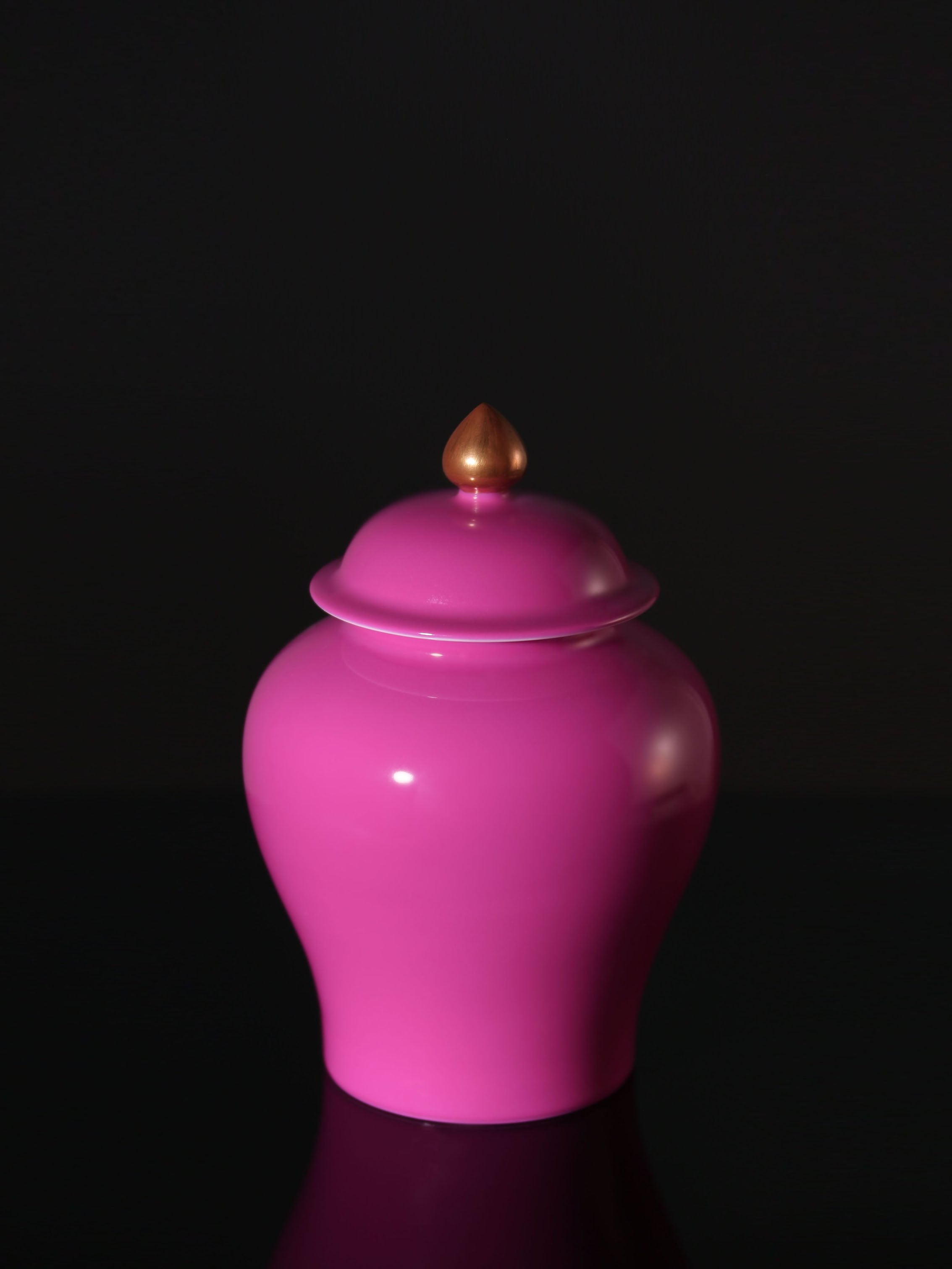 Rouge stains the jar / Rouge lingers in the general's wine pot